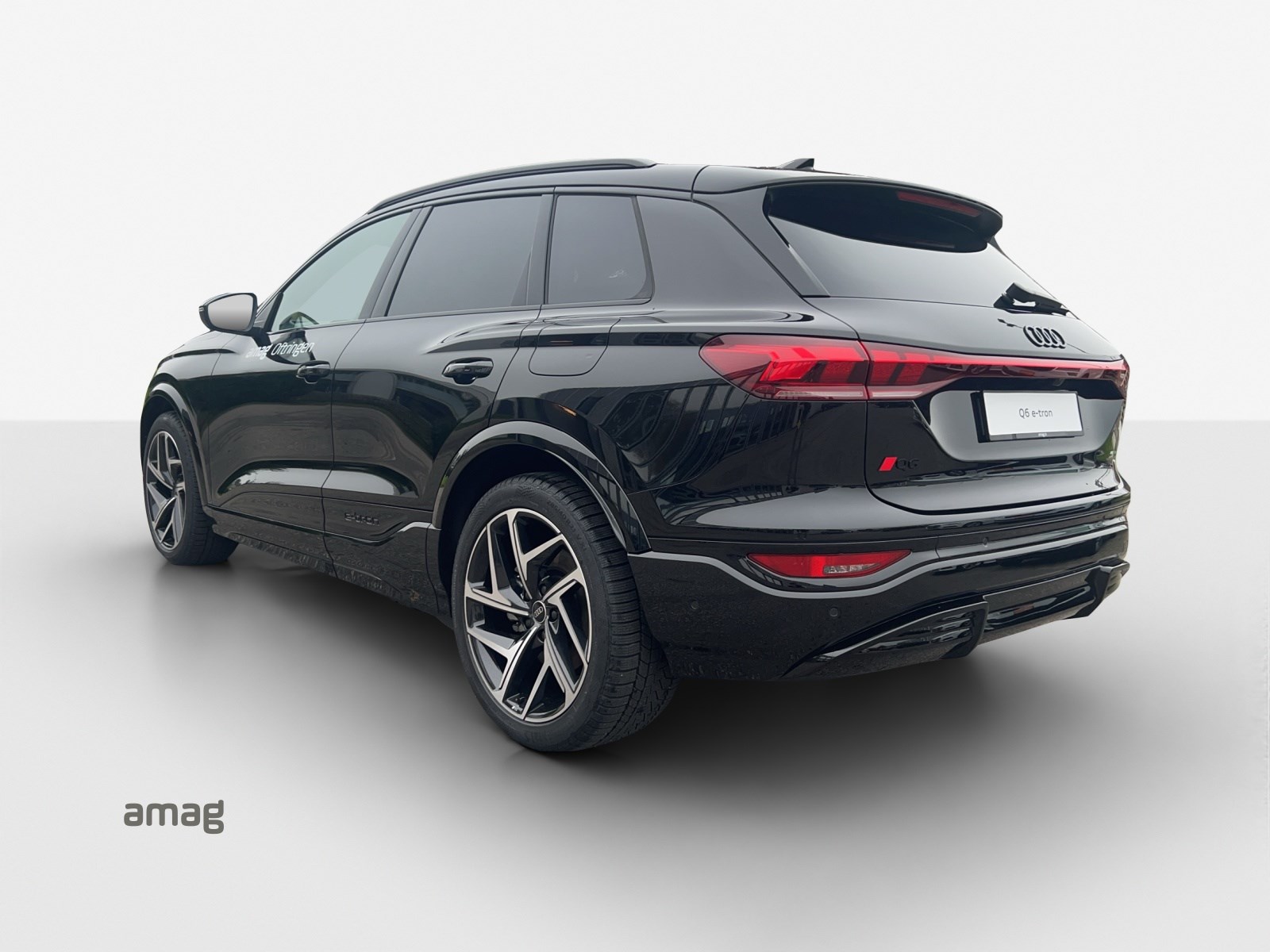 AUDI Q6 e-tron quattro-showroom-element-2