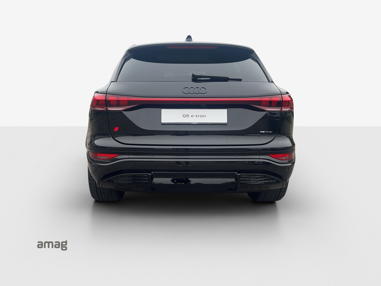 AUDI Q6 e-tron quattro-showroom-element-3