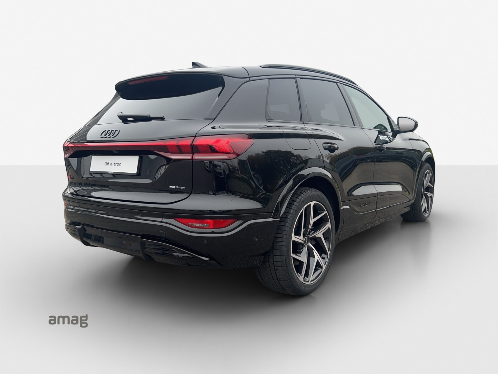 AUDI Q6 e-tron quattro-image-4