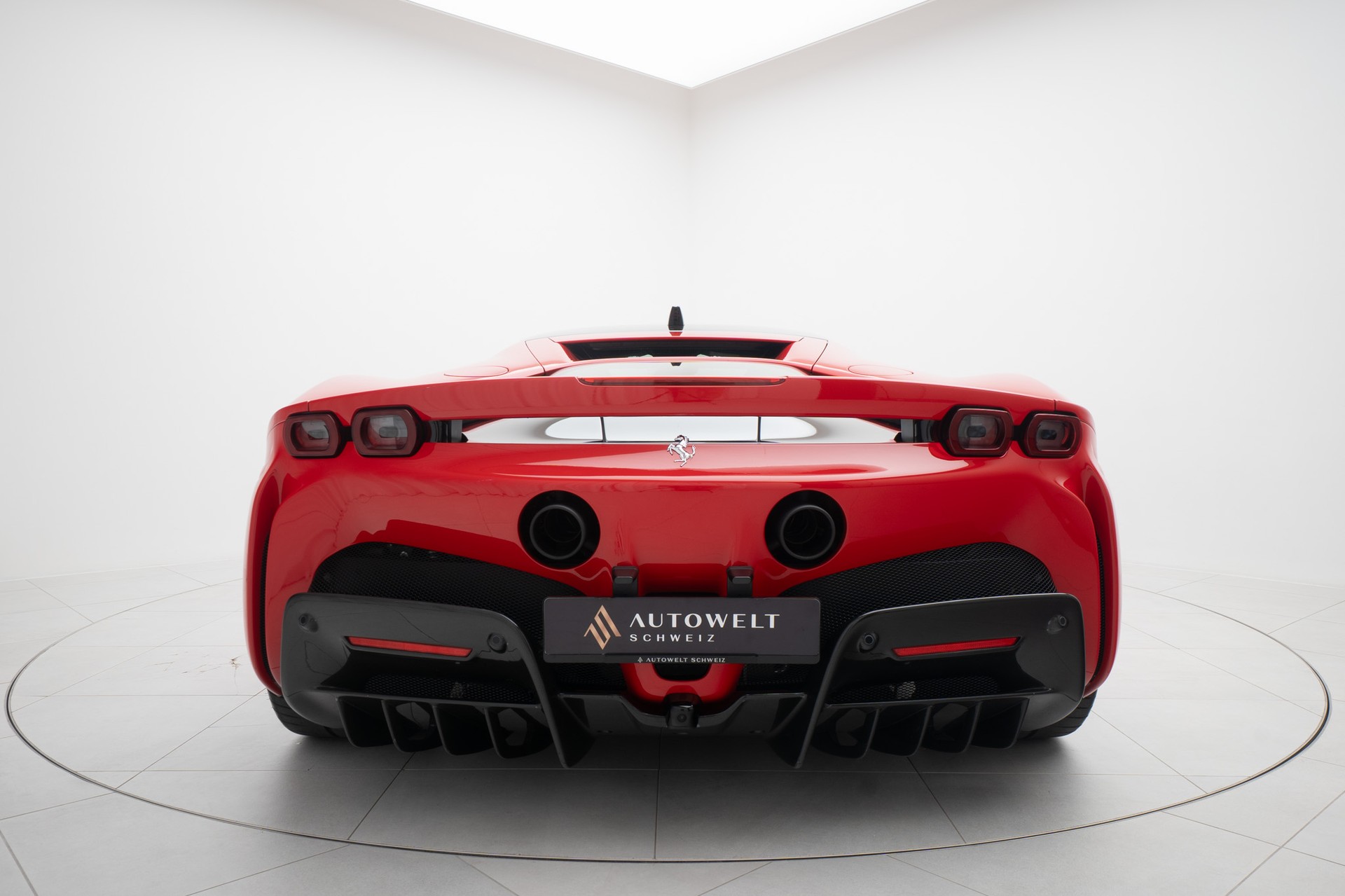 FERRARI SF90 Stradale-showroom-element-3