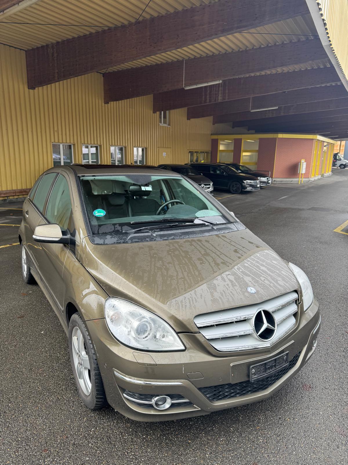 MERCEDES-BENZ B 200 T (Kompaktvan / Minivan)