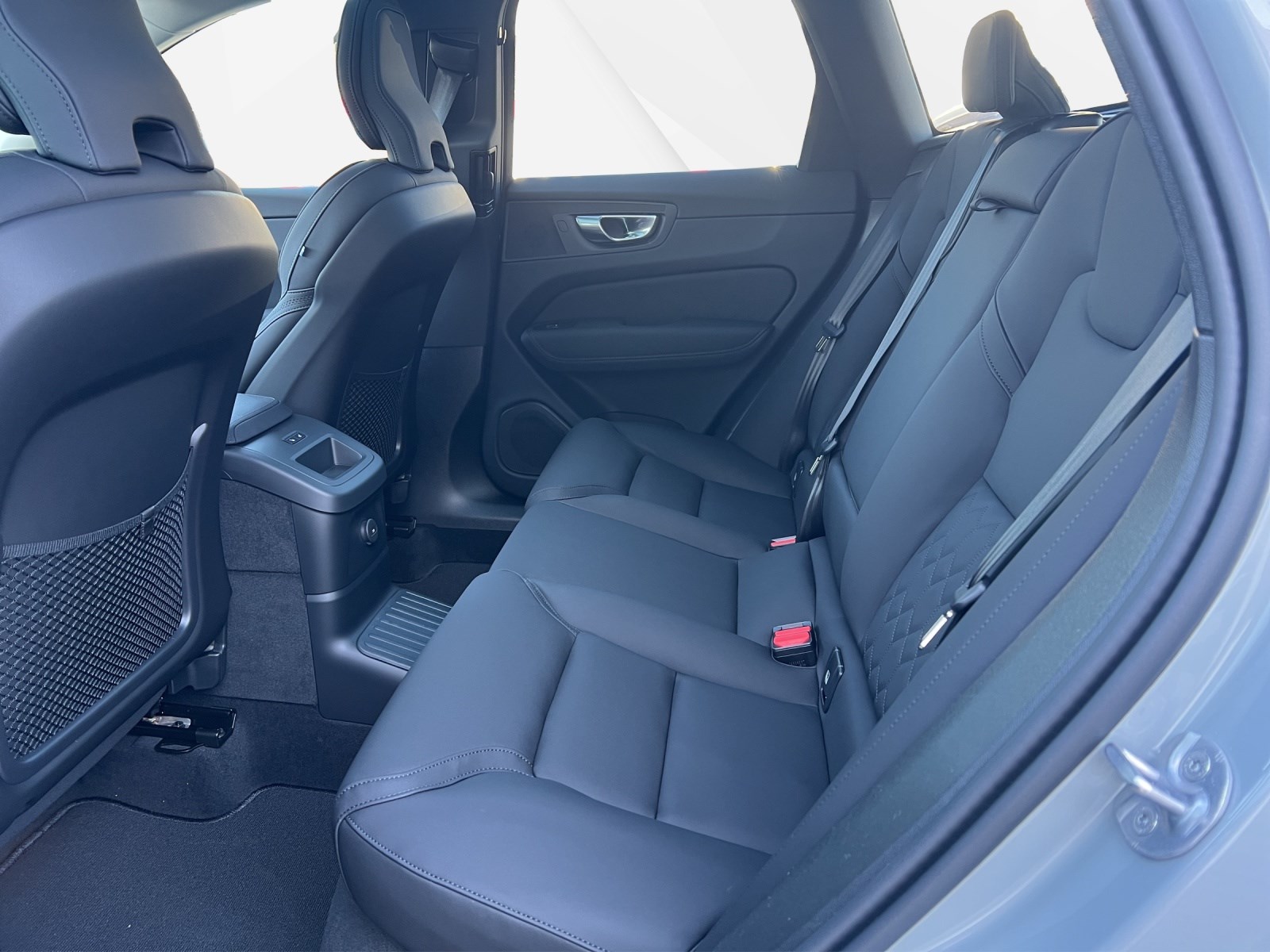 VOLVO XC60 2.0 T6 TE Plus Dark eAWD-image-13