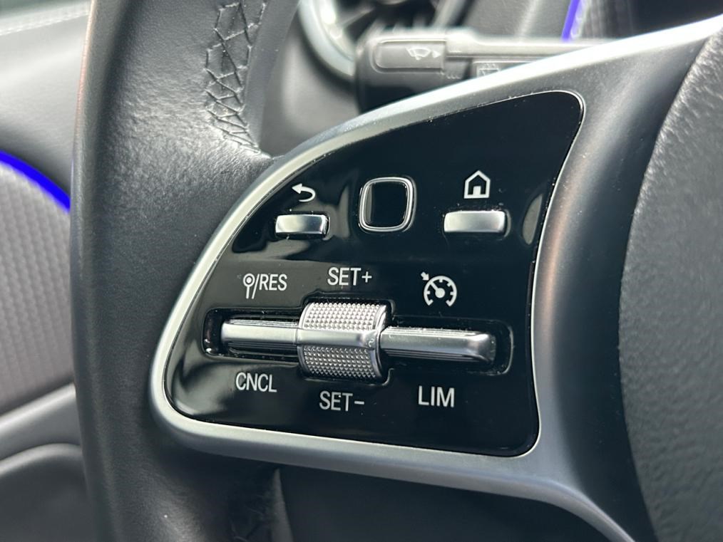 MERCEDES-BENZ GLB 200 4Matic Progressive 8G-Tronic-image-4