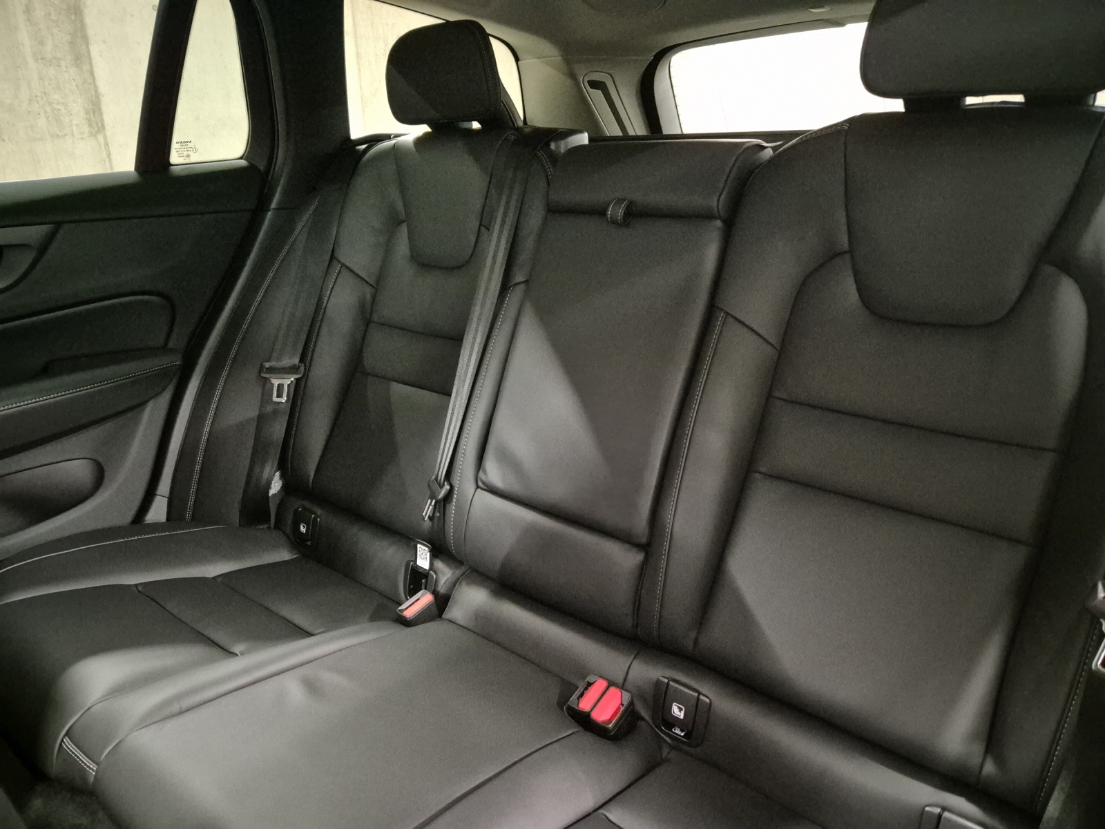 VOLVO V60 2.0 T8 TE Ultra Dark eAWD-image-13