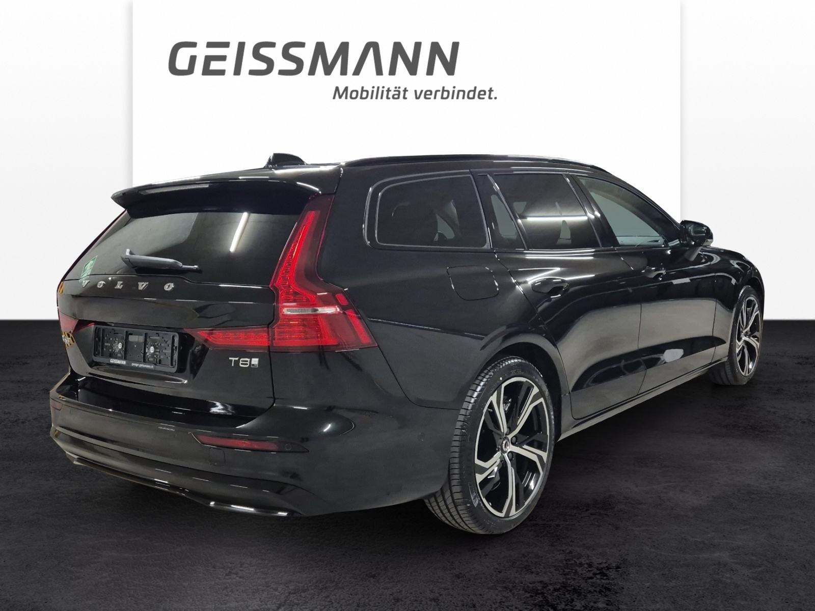 VOLVO V60 2.0 T8 TE Ultra Dark eAWD-image-4