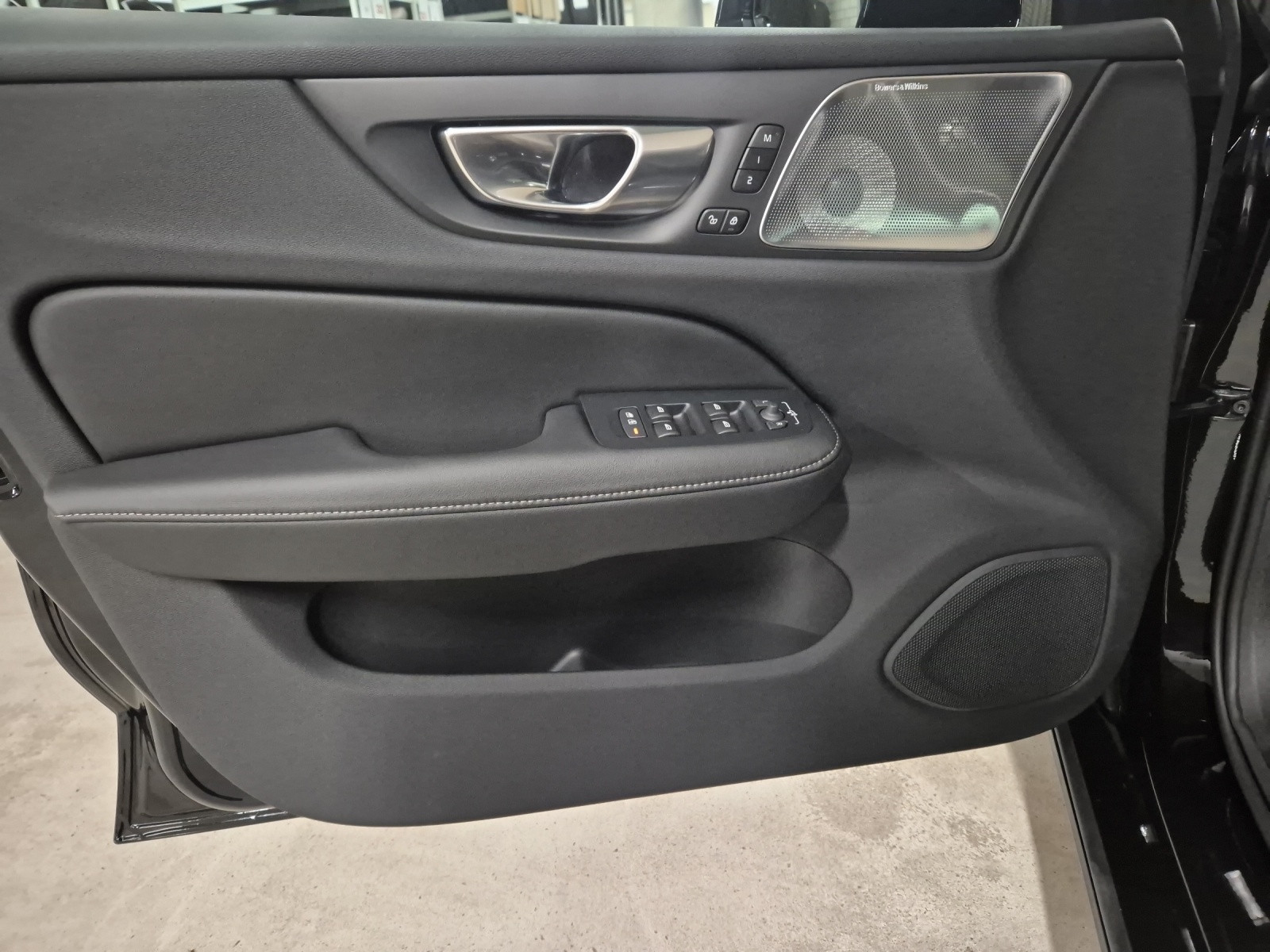 VOLVO V60 2.0 T8 TE Ultra Dark eAWD-image-8