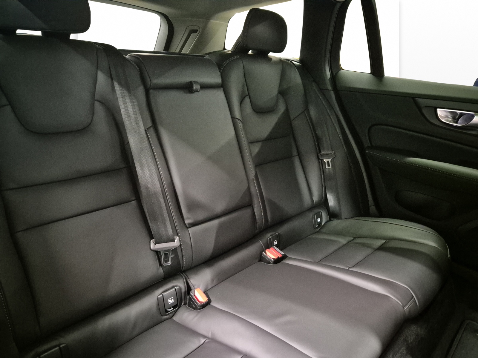 VOLVO V60 2.0 T8 TE Ultra Dark eAWD-image-14