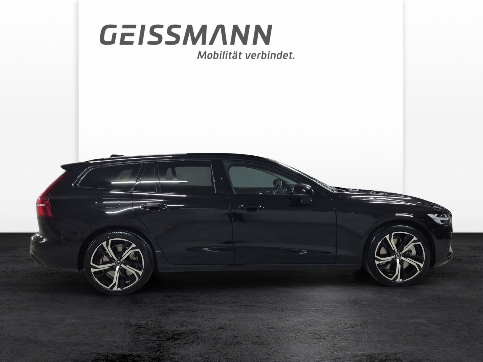 VOLVO V60 2.0 T8 TE Ultra Dark eAWD-showroom-element-3