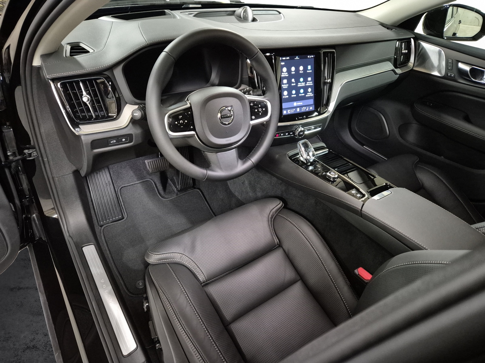 VOLVO V60 2.0 T8 TE Ultra Dark eAWD-image-11