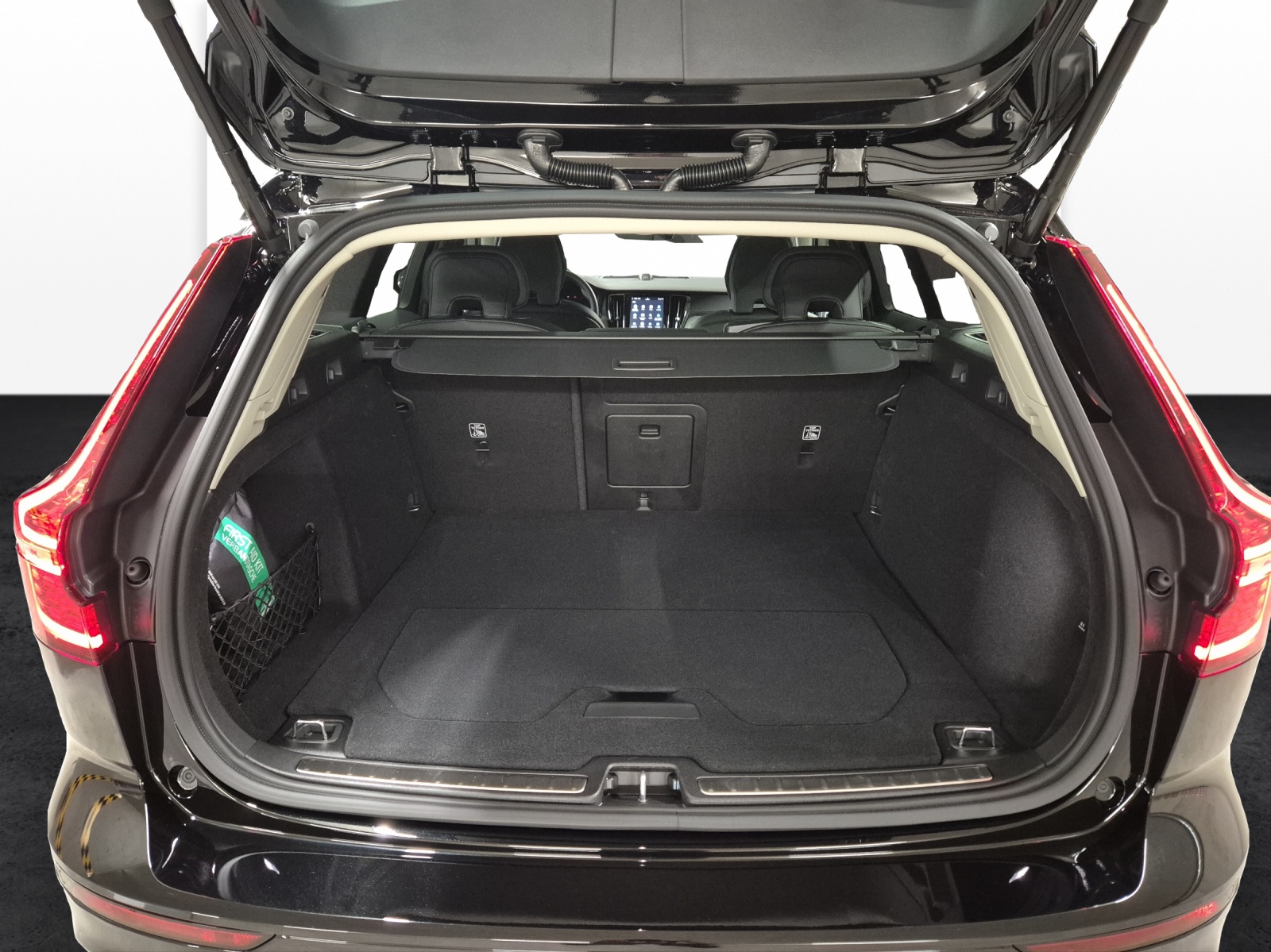 VOLVO V60 2.0 T8 TE Ultra Dark eAWD-image-16