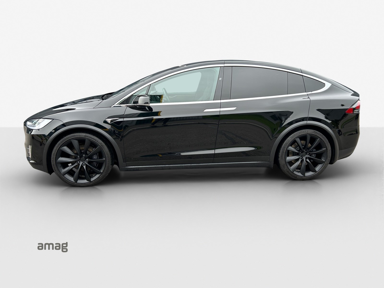 TESLA Model X Maximale-Reichweite-showroom-element-1