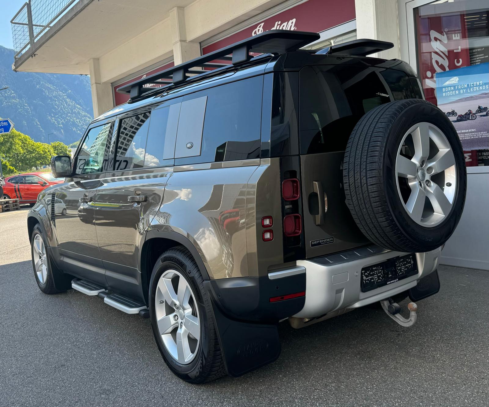 LAND ROVER Defender 110 D240 SD4 First Edition AT8-showroom-element-3