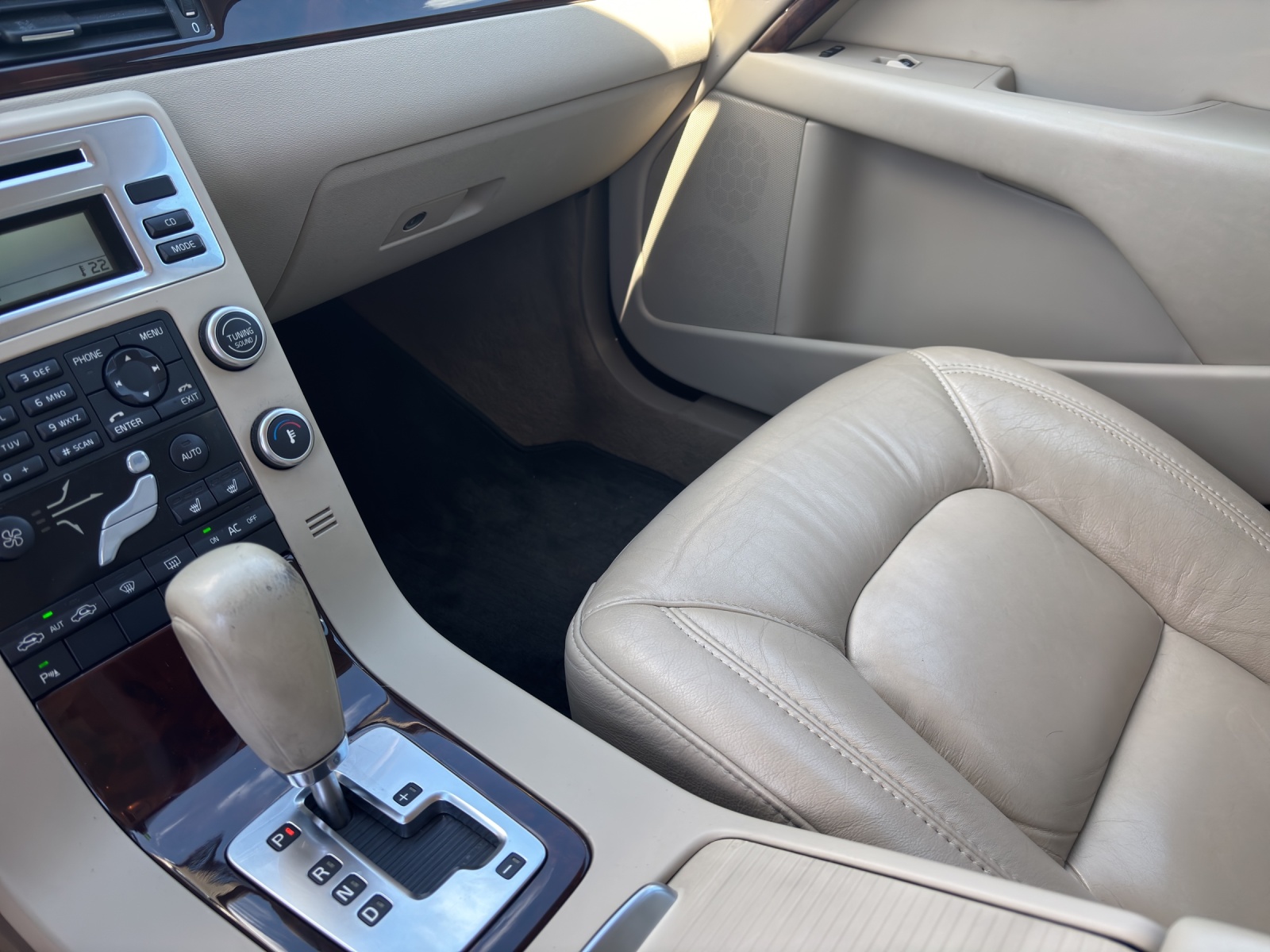 VOLVO V70 2.4 D5 Summum-showroom-element-1
