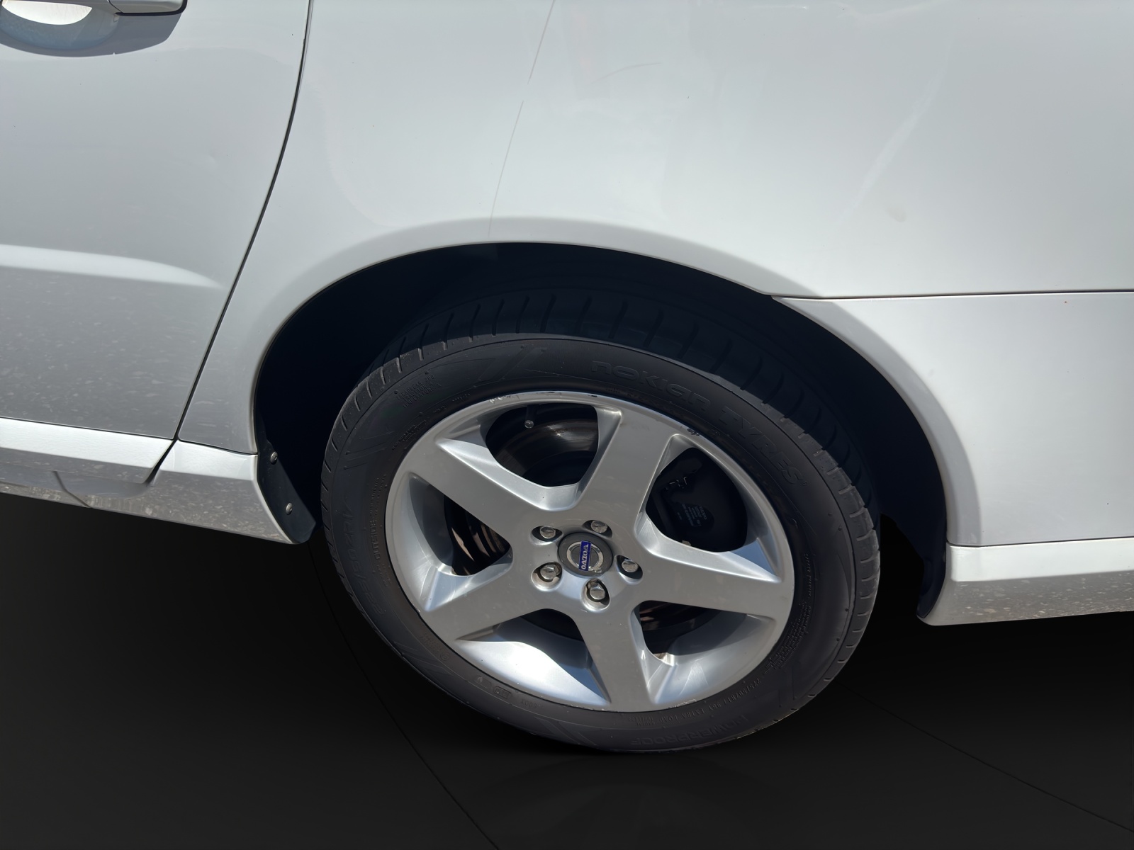 VOLVO V70 2.4 D5 Summum-showroom-element-2