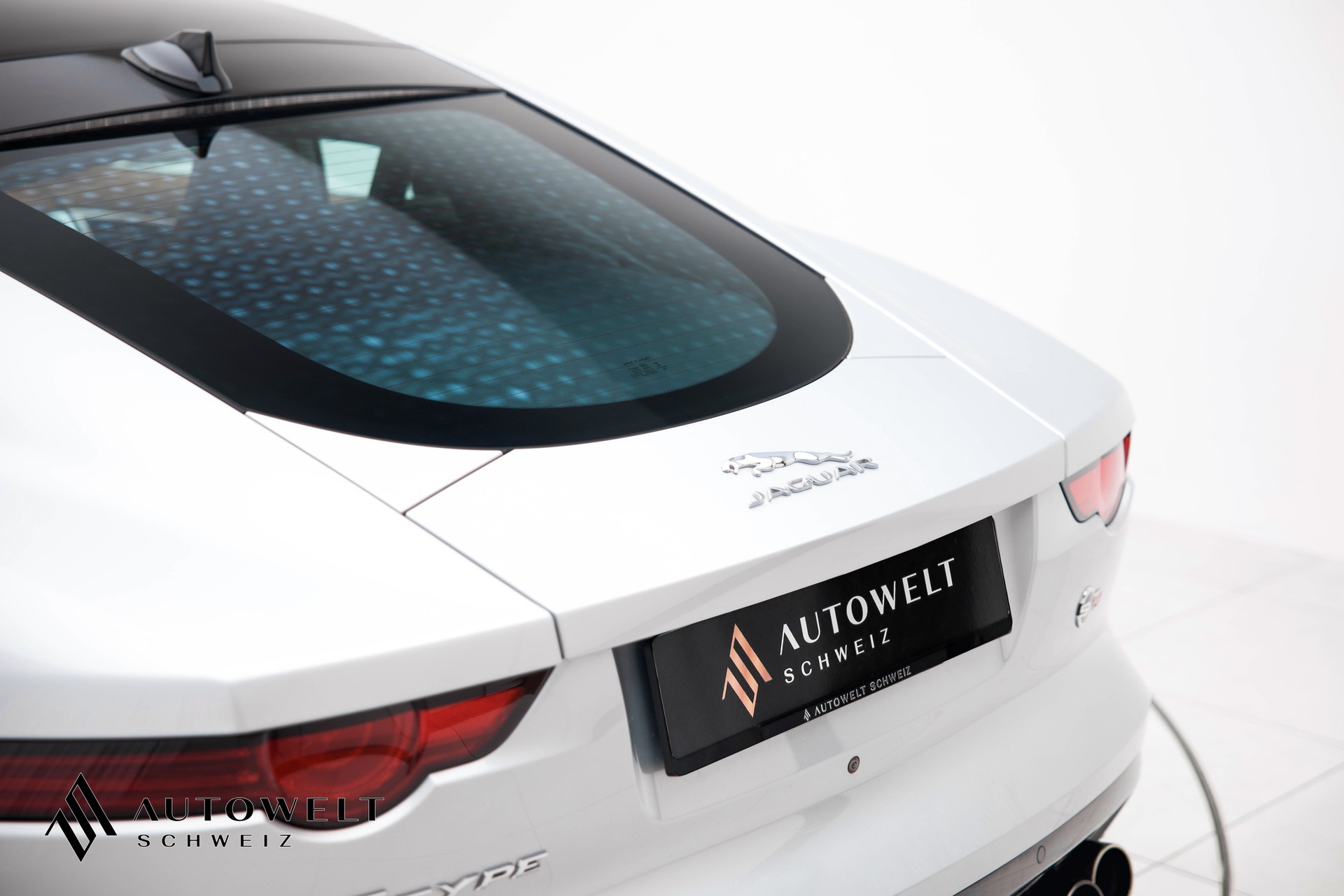 JAGUAR F-Type Coupé 5.0 V8 S/C SVR AWD Automatik-image-9