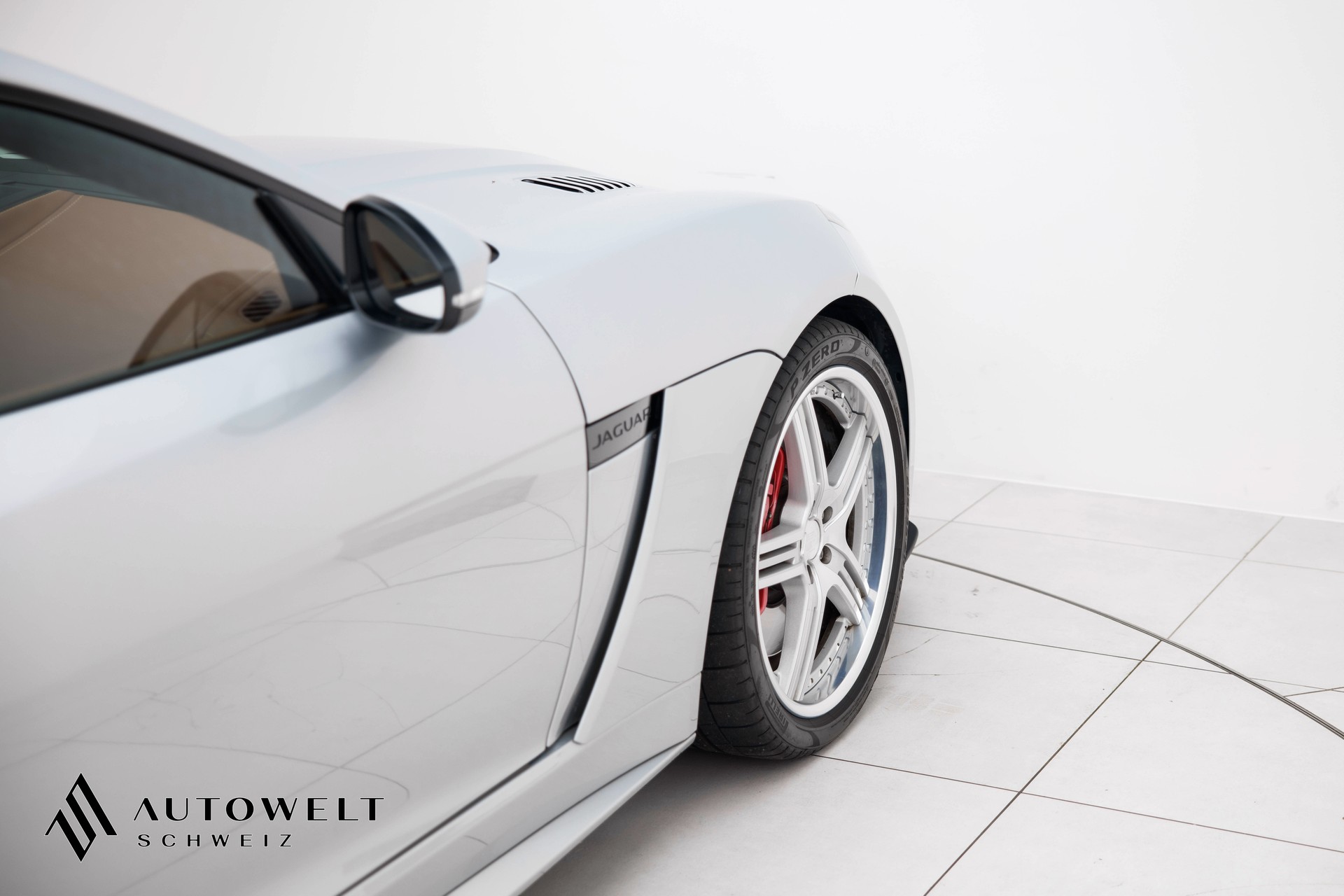 JAGUAR F-Type Coupé 5.0 V8 S/C SVR AWD Automatik-image-11