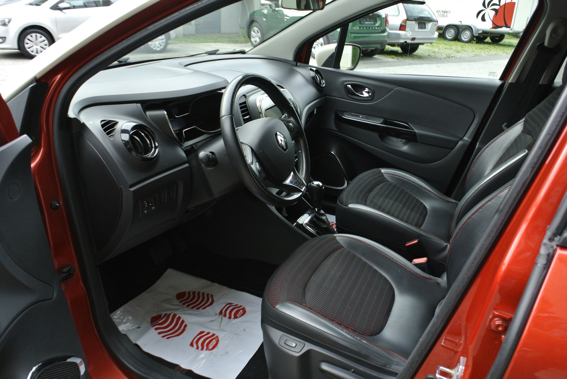 RENAULT Captur 1.2 T Helly Hansen EDC-image-9
