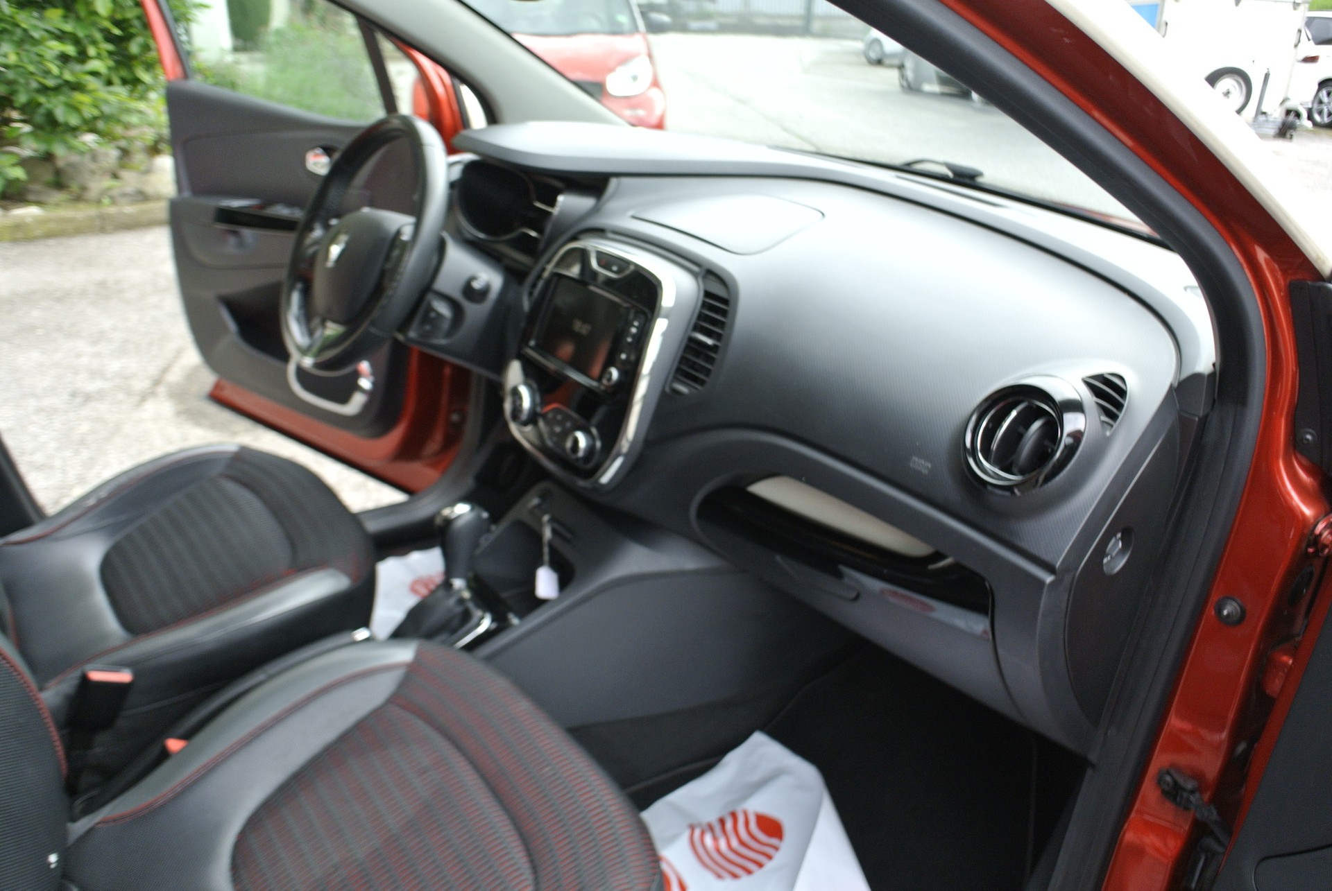 RENAULT Captur 1.2 T Helly Hansen EDC-image-16