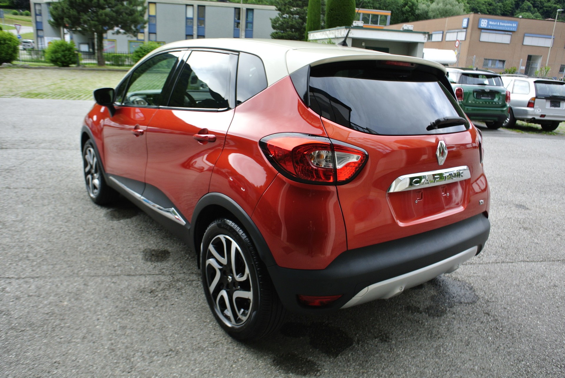 RENAULT Captur 1.2 T Helly Hansen EDC-image-7