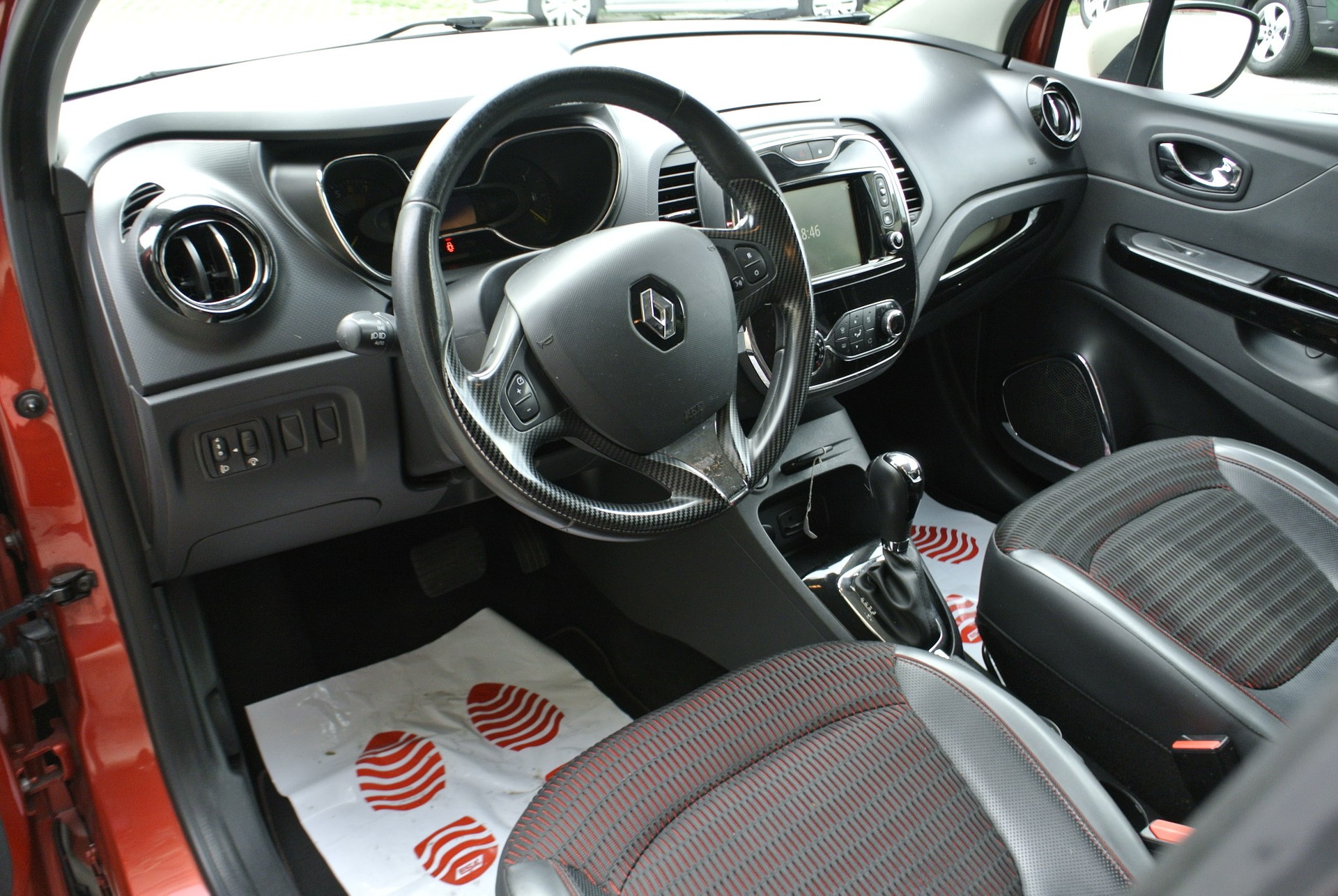 RENAULT Captur 1.2 T Helly Hansen EDC-image-10