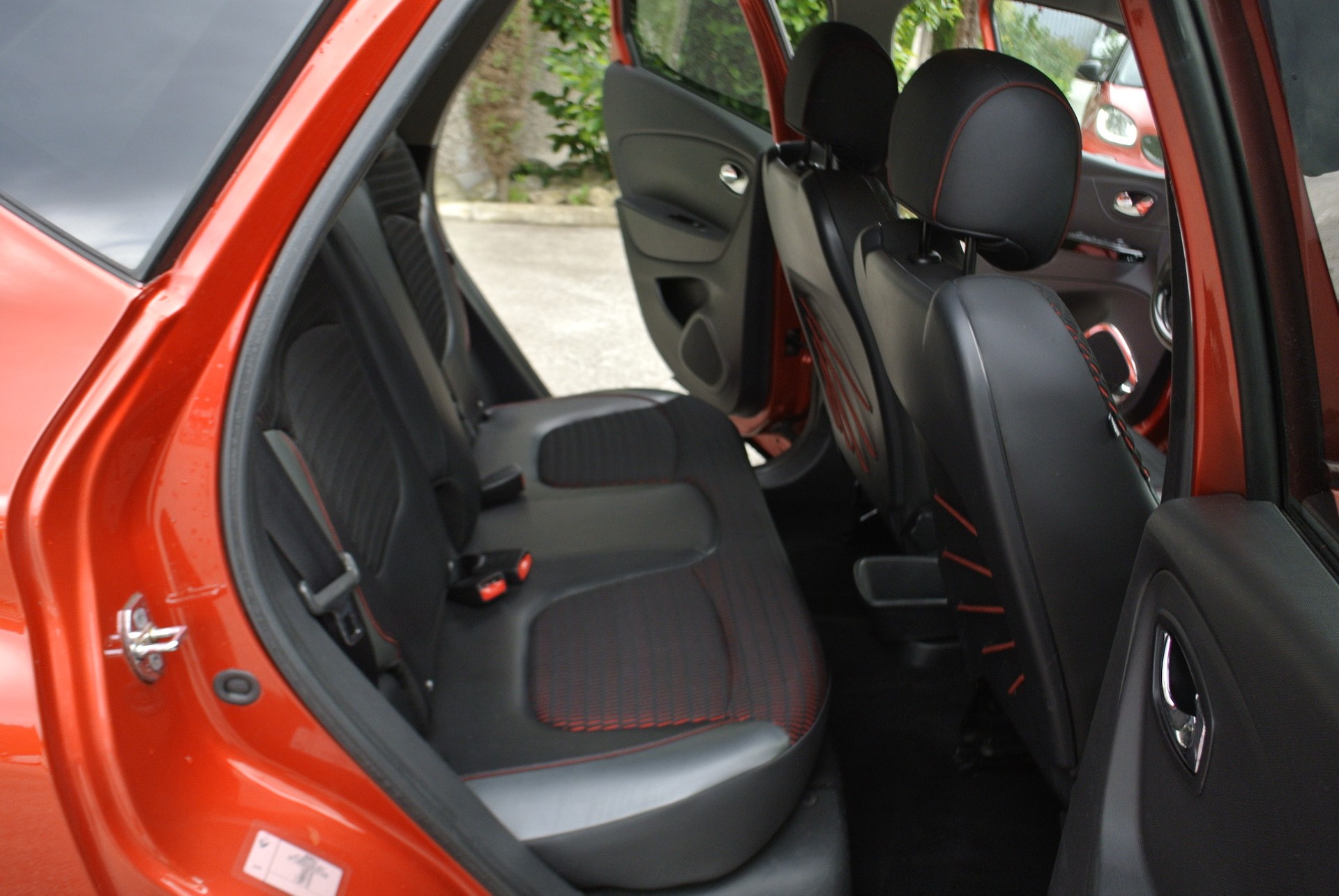 RENAULT Captur 1.2 T Helly Hansen EDC-image-13
