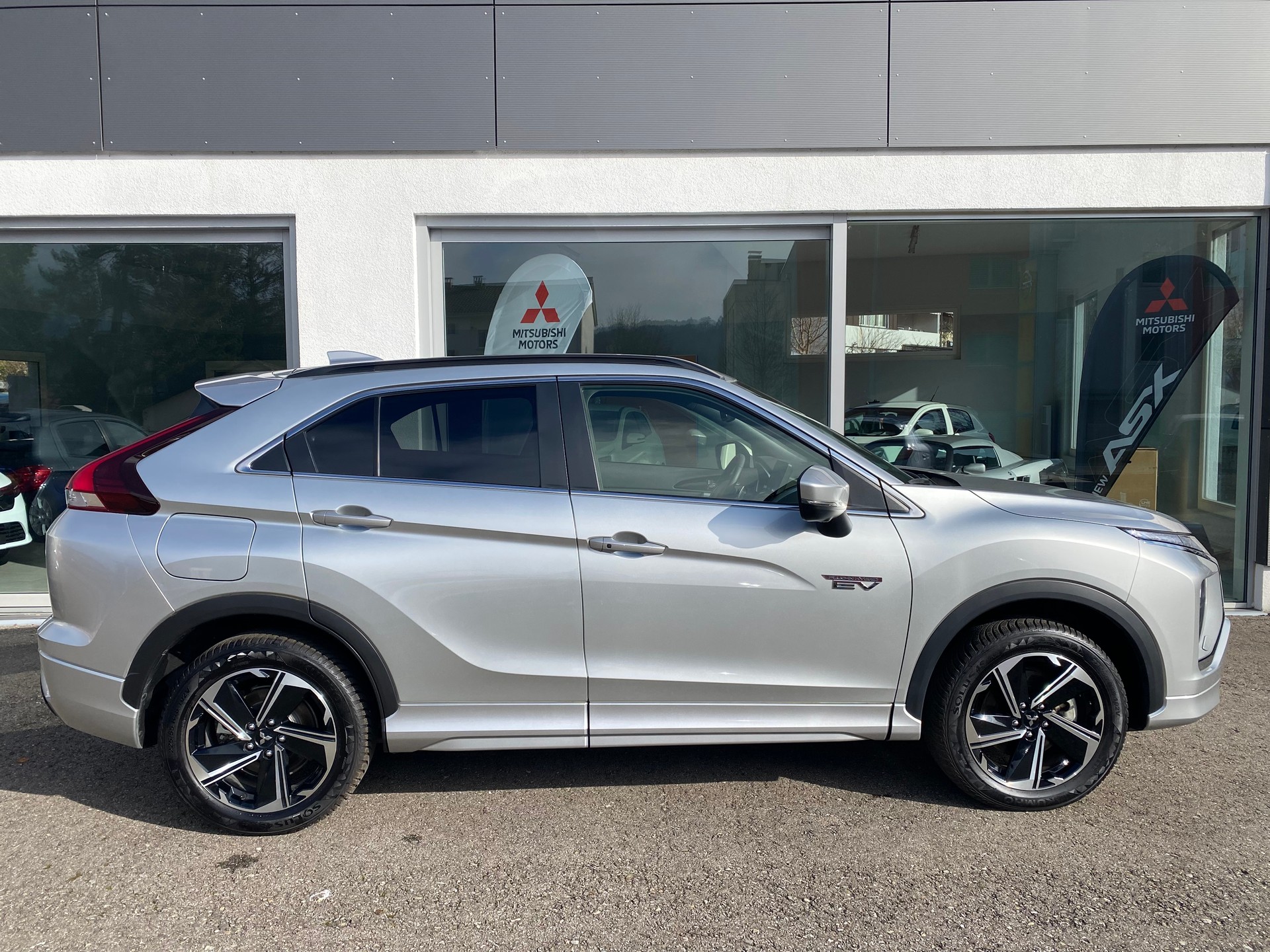 MITSUBISHI Eclipse Cross 2.4 PHEV Intense 4WD-image-1