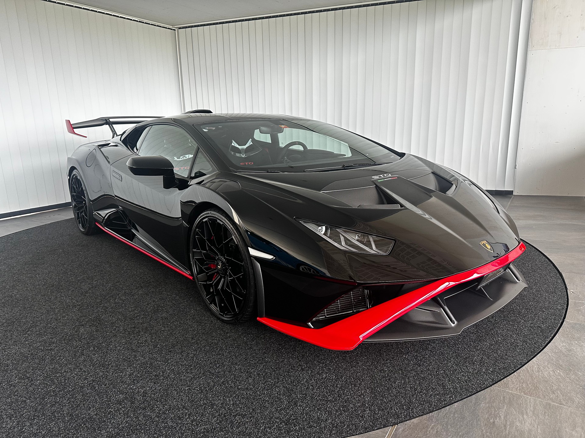 LAMBORGHINI Huracan STO Coupé DCT RWD-showroom-element-2