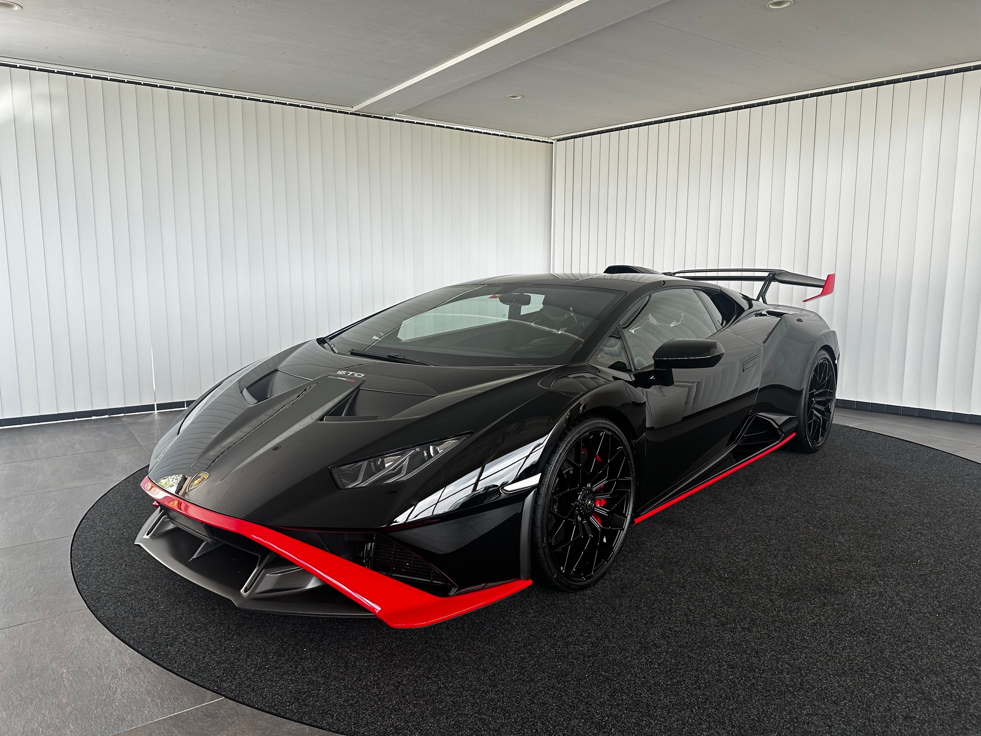 LAMBORGHINI Huracan STO Coupé DCT RWD