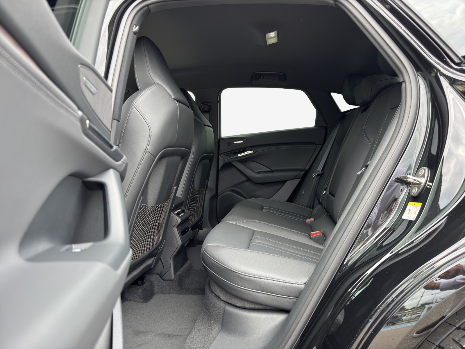 AUDI Q6 Sportback e-tron quattro-image-11