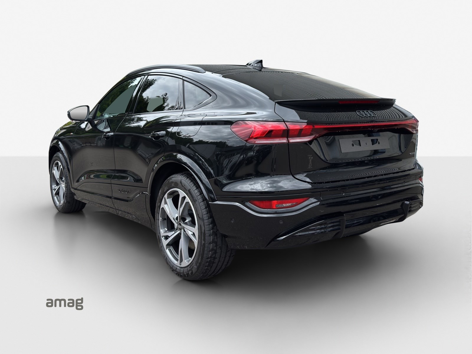 AUDI Q6 Sportback e-tron quattro-image-2