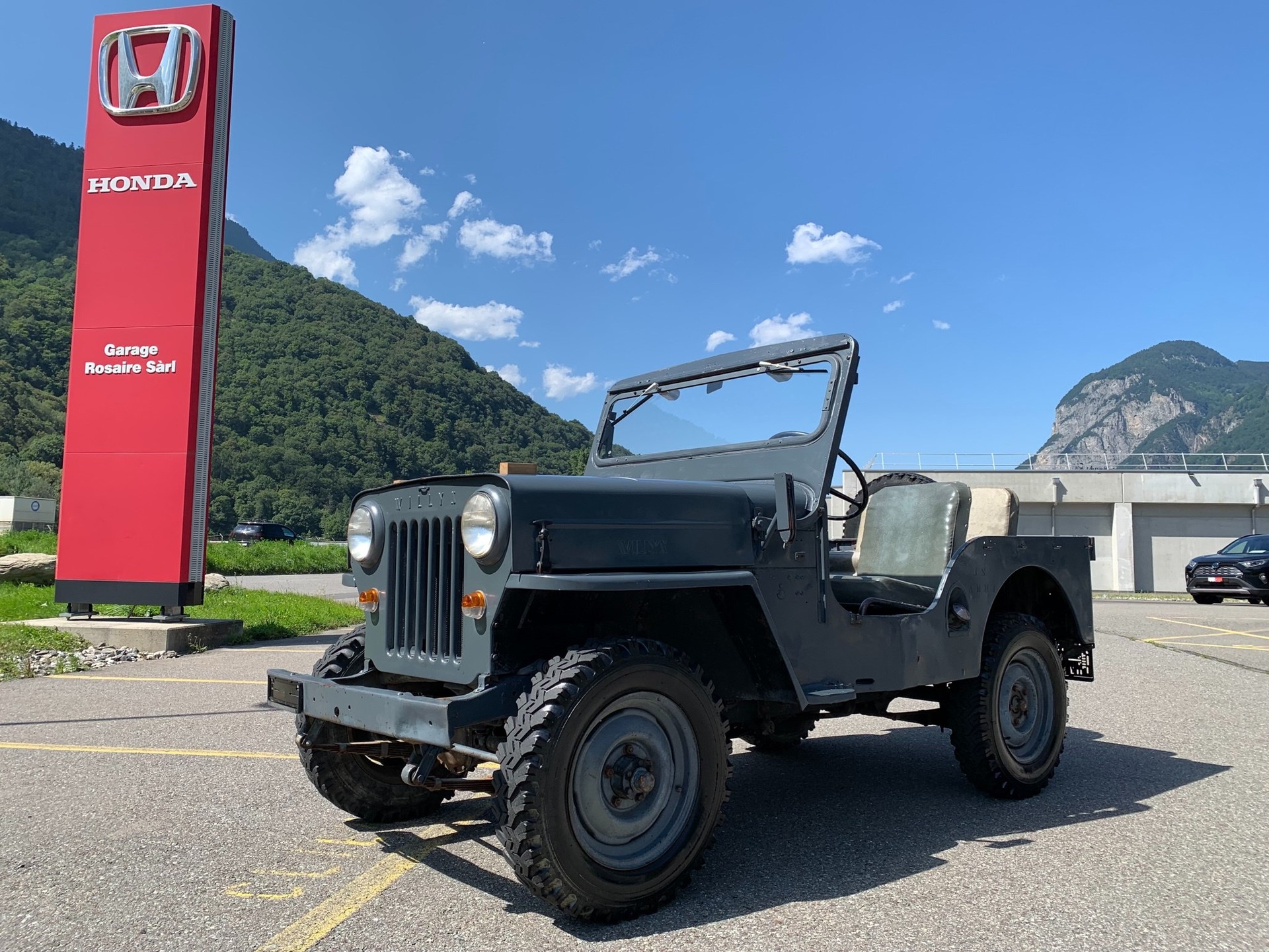 WILLYS WILLYS-showroom-element-3