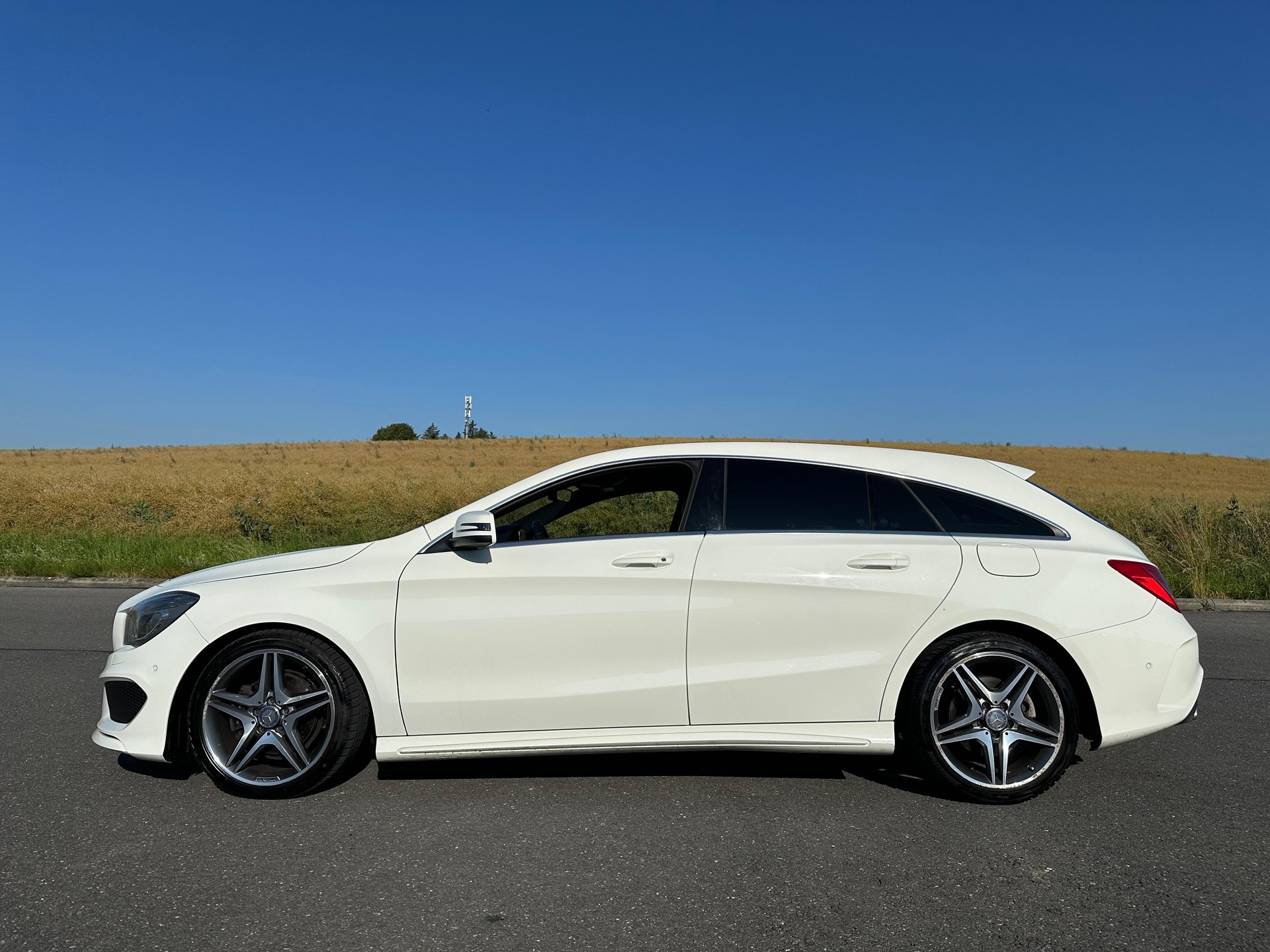 MERCEDES-BENZ CLA Shooting Brake 200 CDI AMG Line 7G-DCT-showroom-element-1