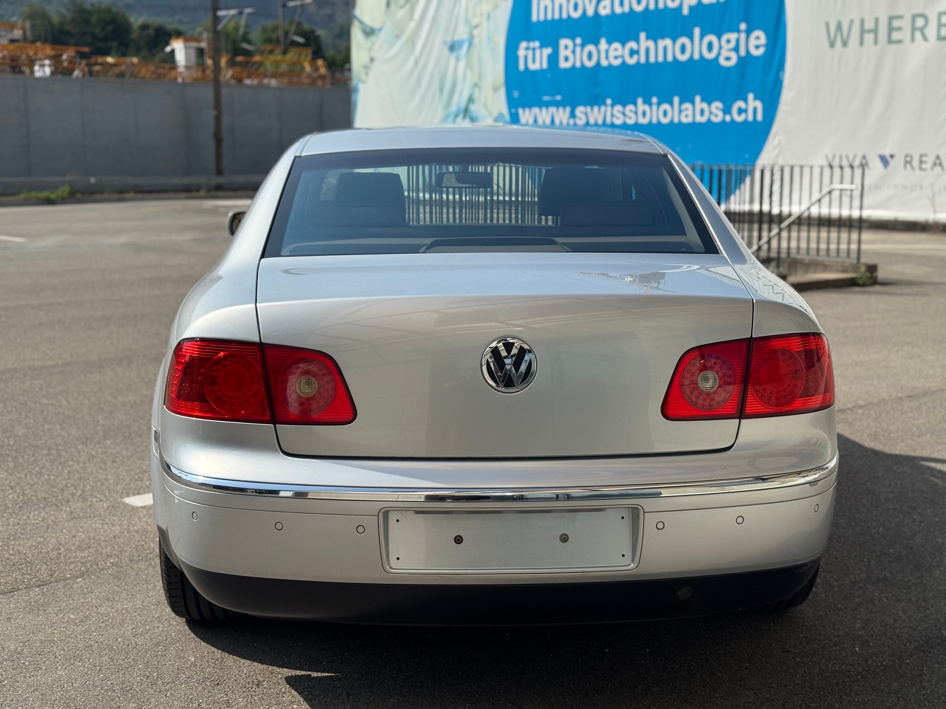 VW Phaeton 3.0 TDi V6 4Motion-showroom-element-3