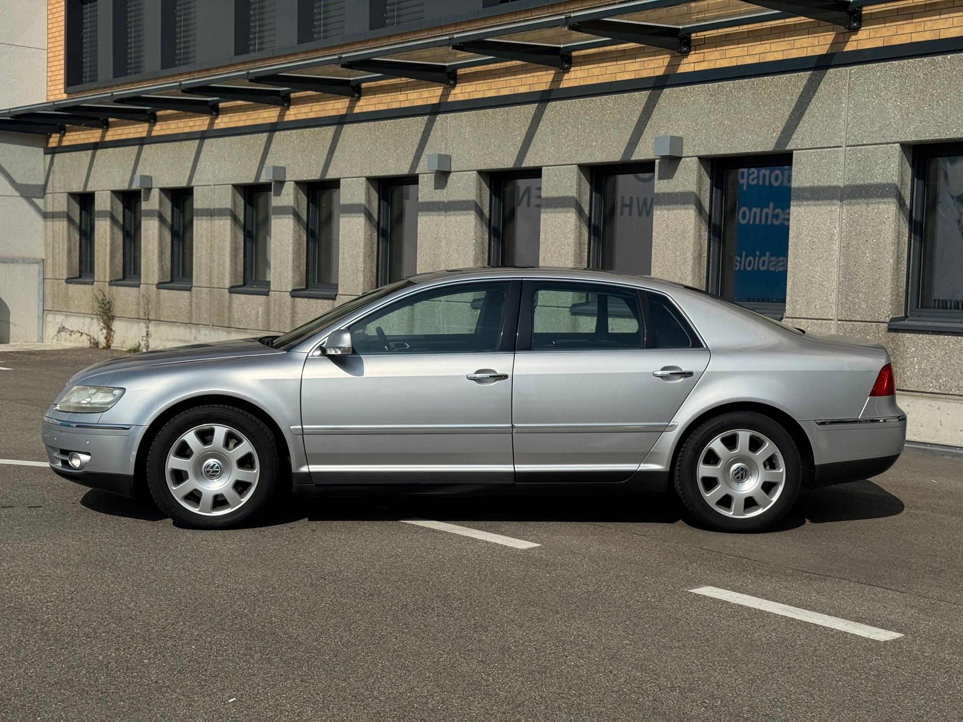 VW Phaeton 3.0 TDi V6 4Motion-showroom-element-1