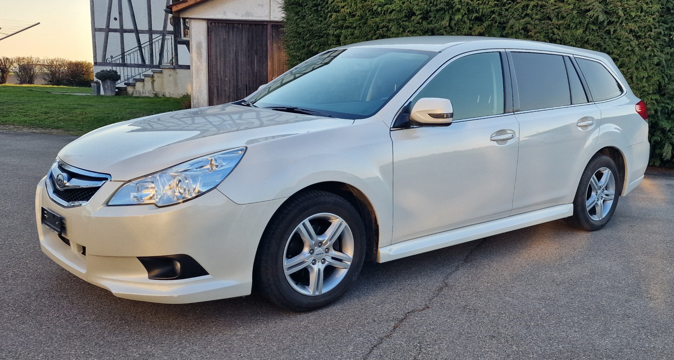 SUBARU Legacy 2.0i Swiss (Kombi)