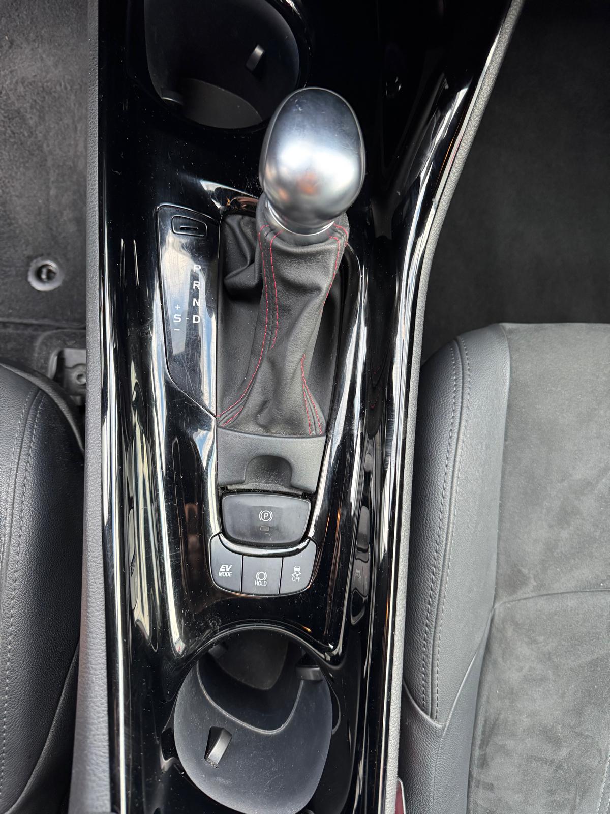 TOYOTA C-HR 2.0 HSD CVT GR Sport-image-10