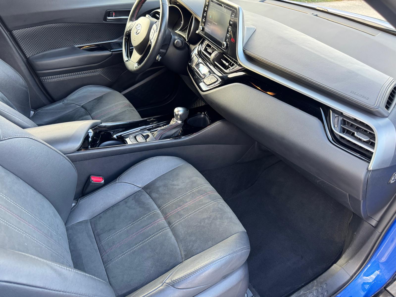 TOYOTA C-HR 2.0 HSD CVT GR Sport-image-9