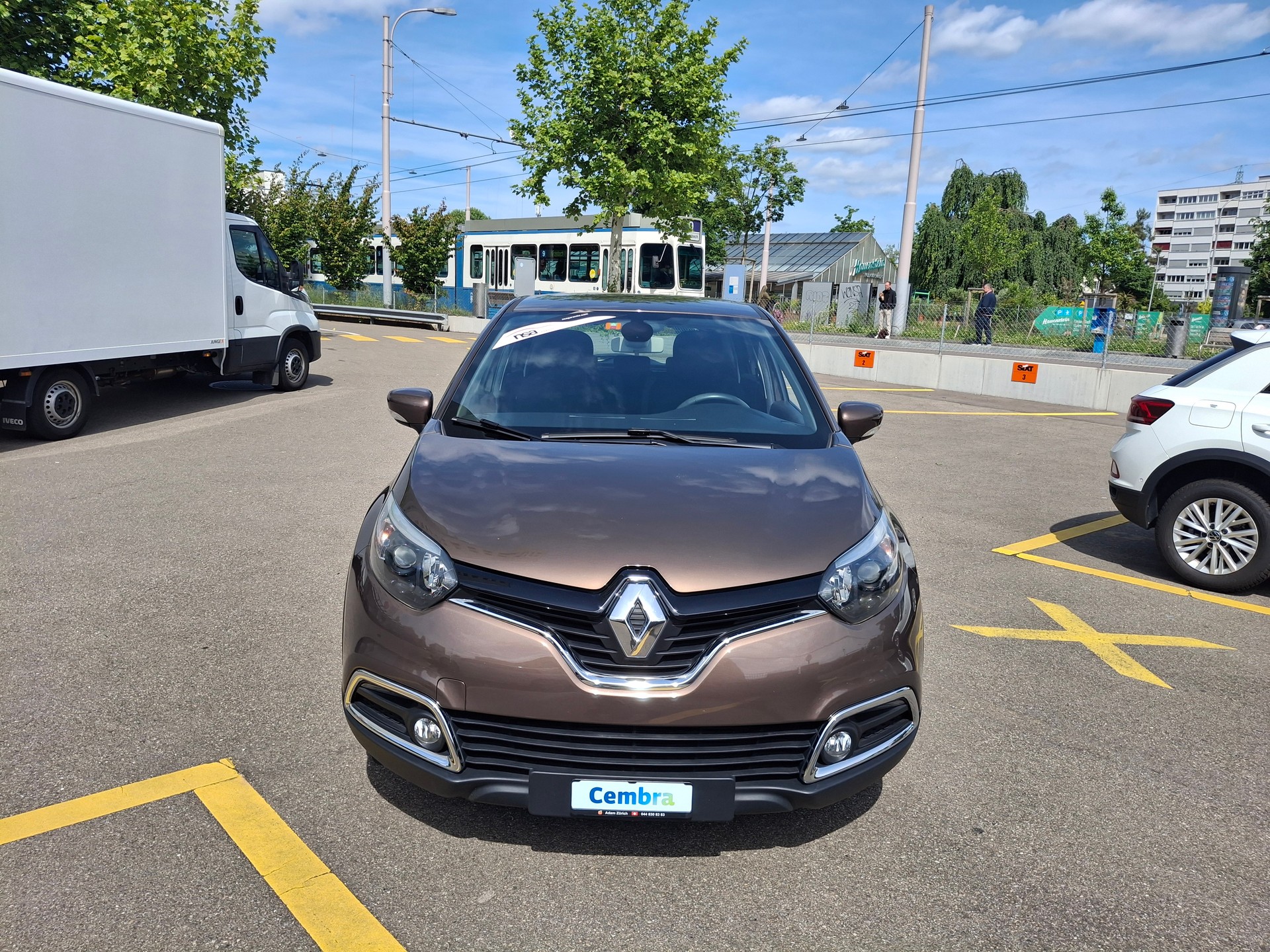 RENAULT Captur 1.2 T 16V Dynamique EDC-showroom-element-1