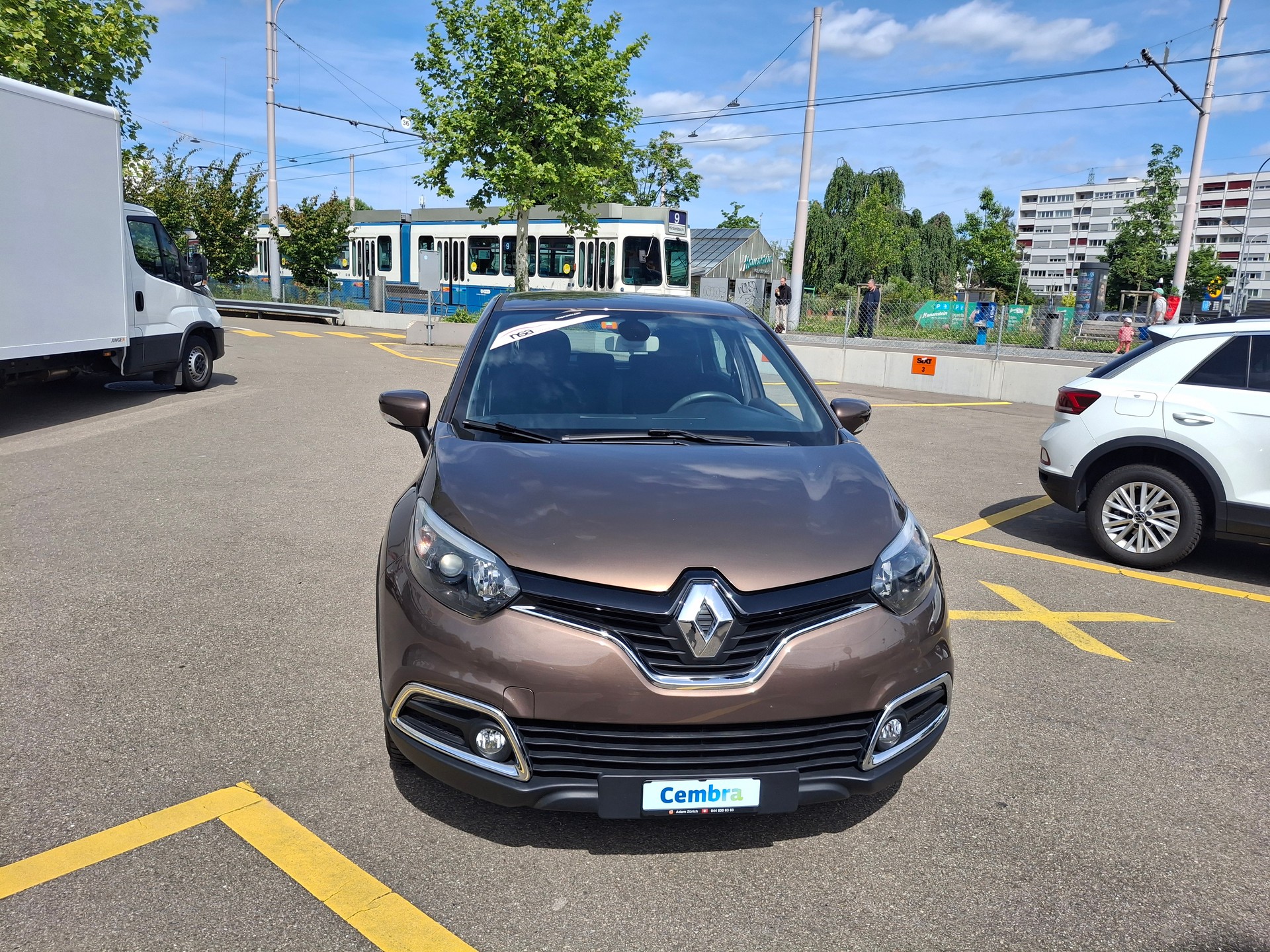 RENAULT Captur 1.2 T 16V Dynamique EDC-showroom-element-2