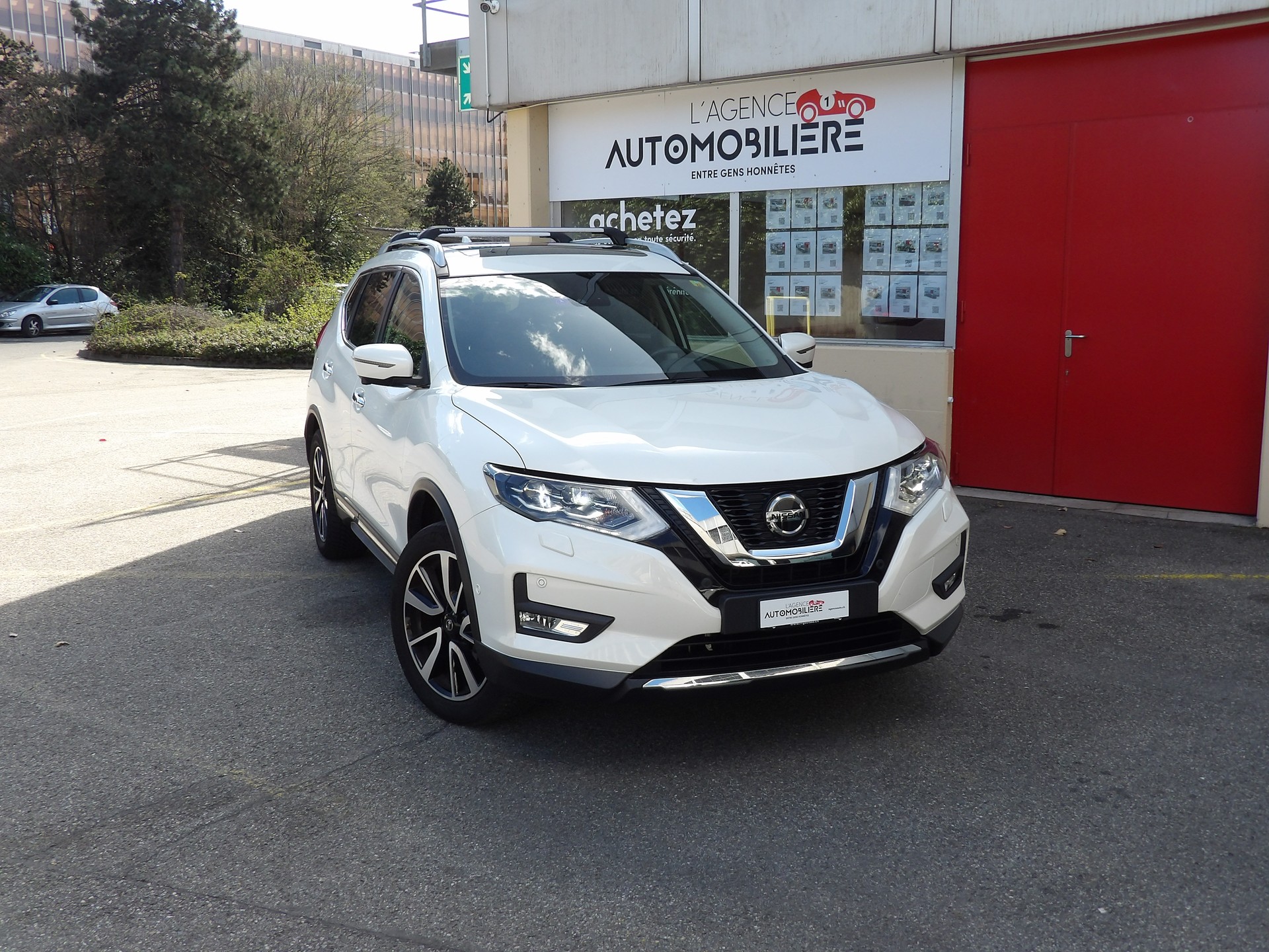 NISSAN X-Trail 1.3 DIG-T Tekna DCT-showroom-element-1