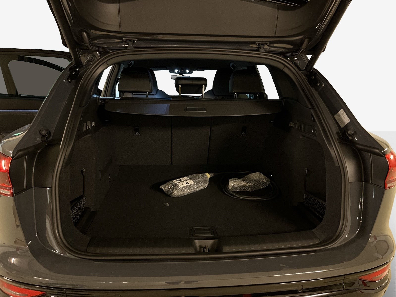AUDI Q6 e-tron quattro-image-9