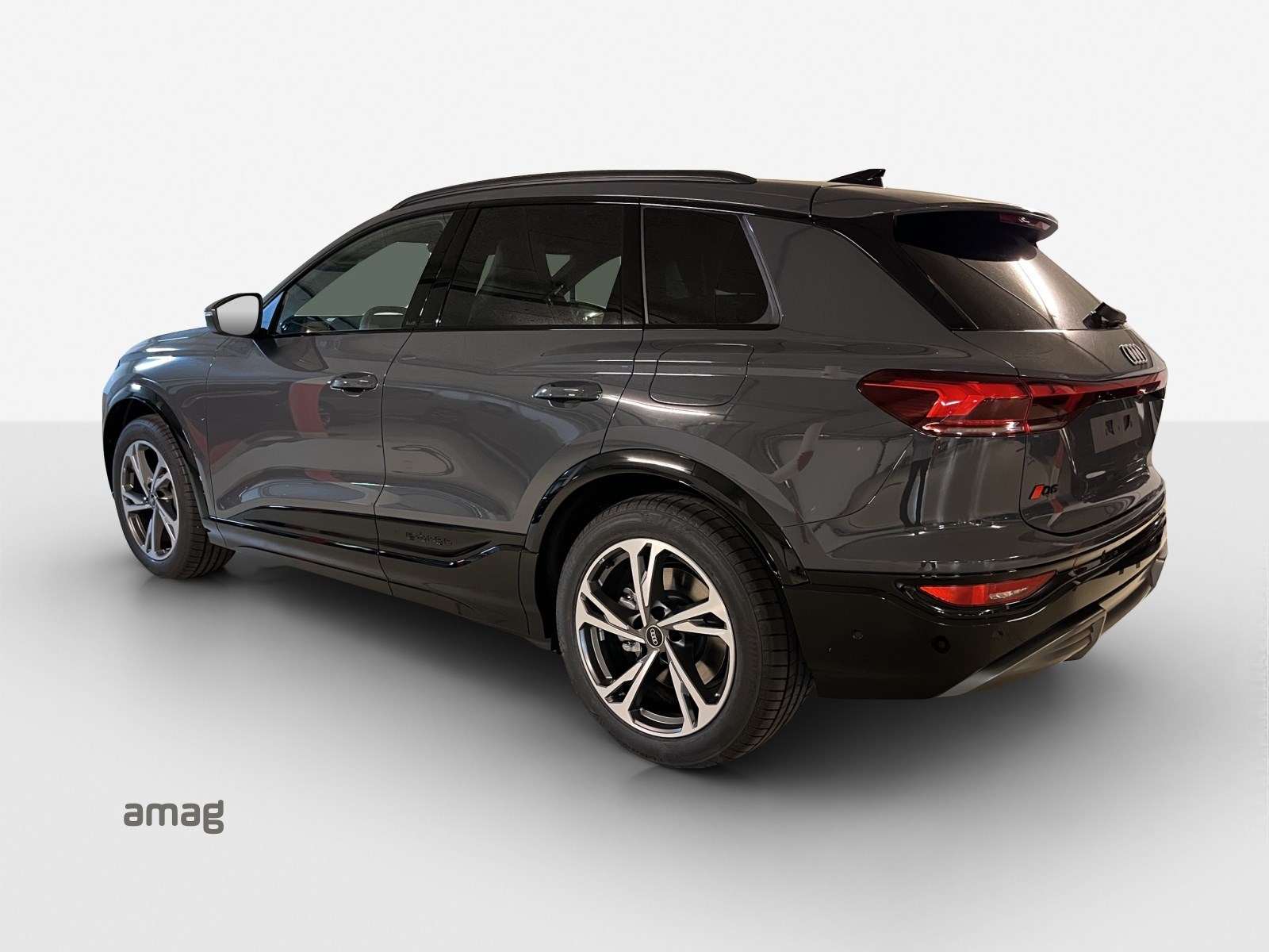 AUDI Q6 e-tron quattro-image-2