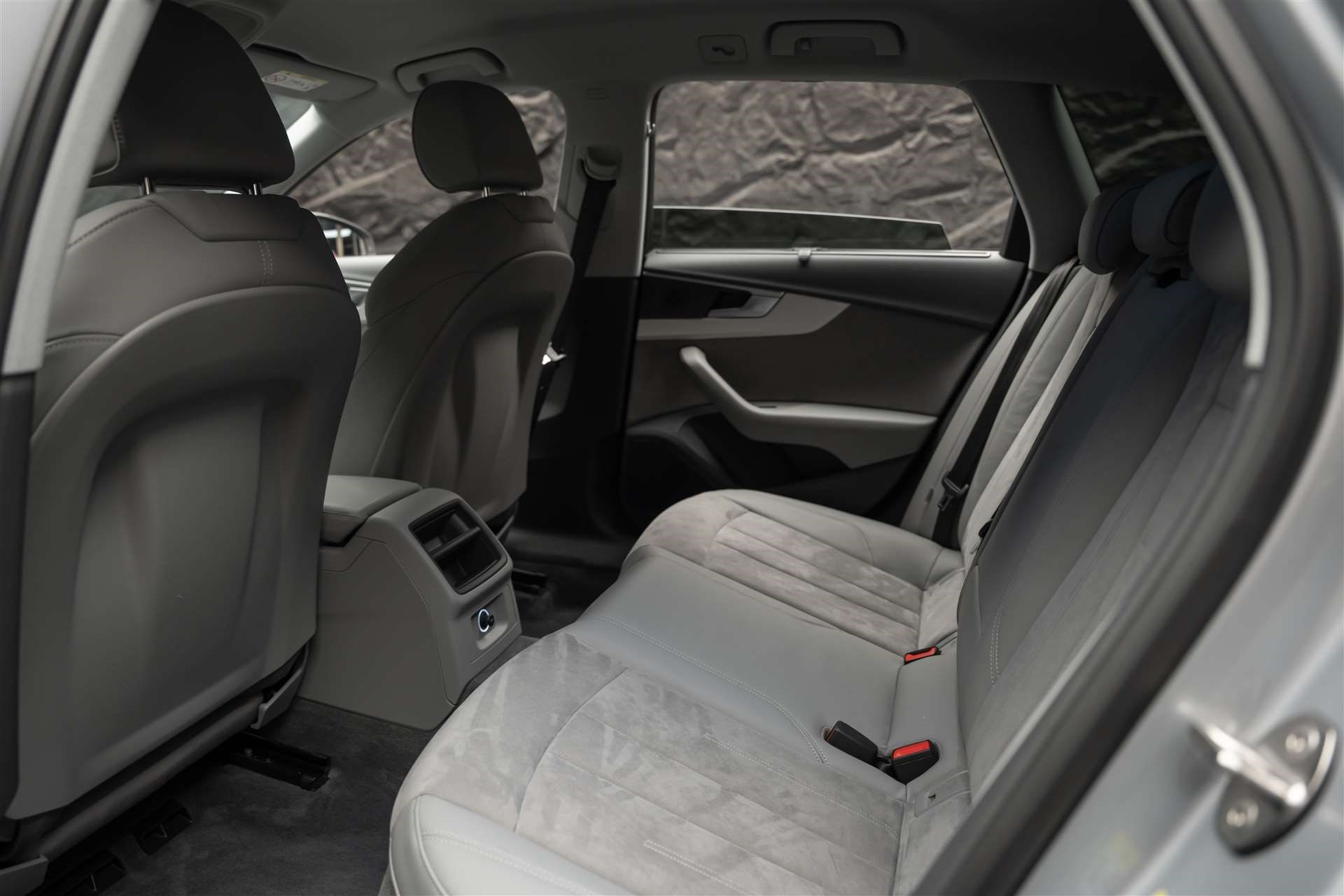 AUDI A4 Avant 50 TDI advanced quattro tiptronic *Leder/Alcantara*Fahrassistenz-Paket*Ahk*-image-10