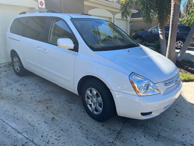 KIA Sedona LX