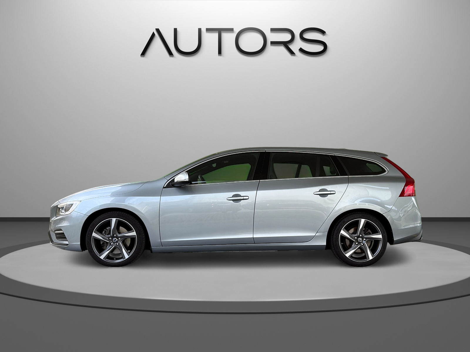 VOLVO V60 D4 AWD Kinetic R-Design Geartronic-showroom-element-3