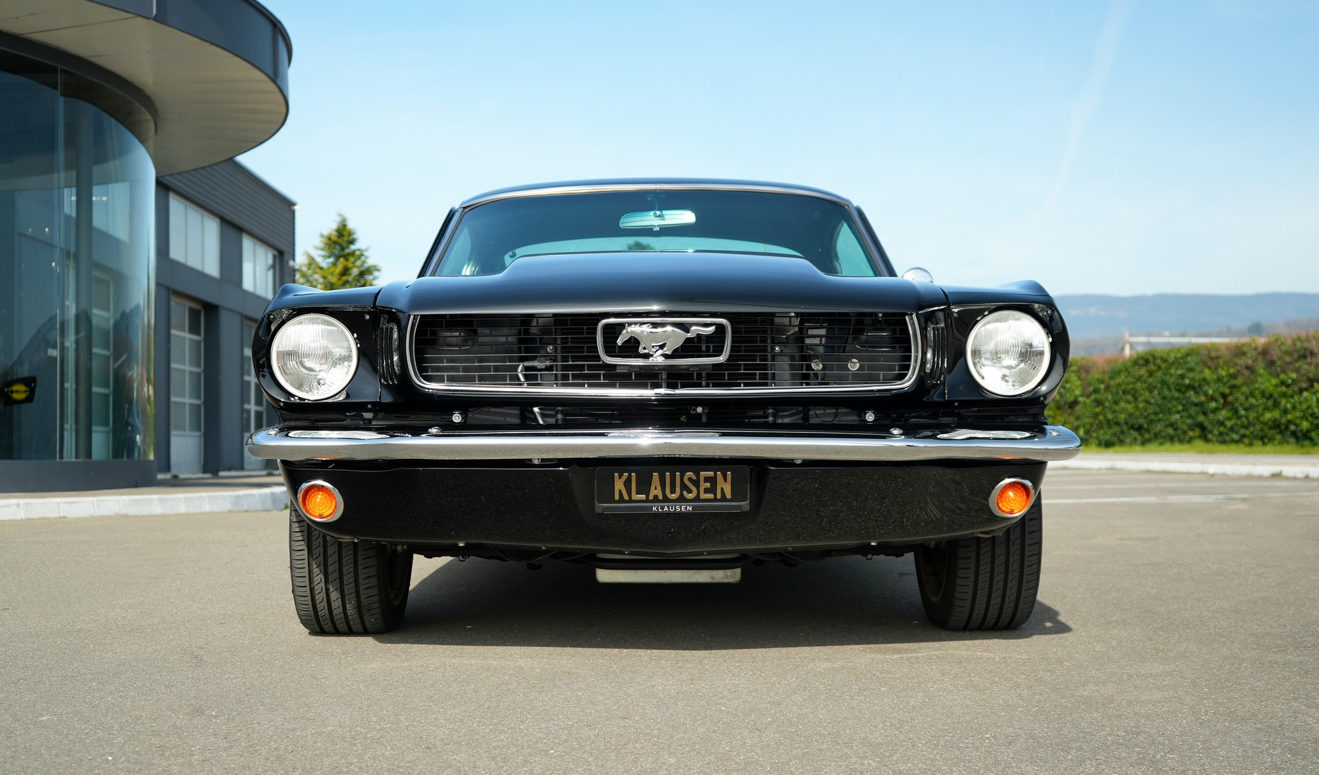 FORD MUSTANG Fastback Restomod-showroom-element-1