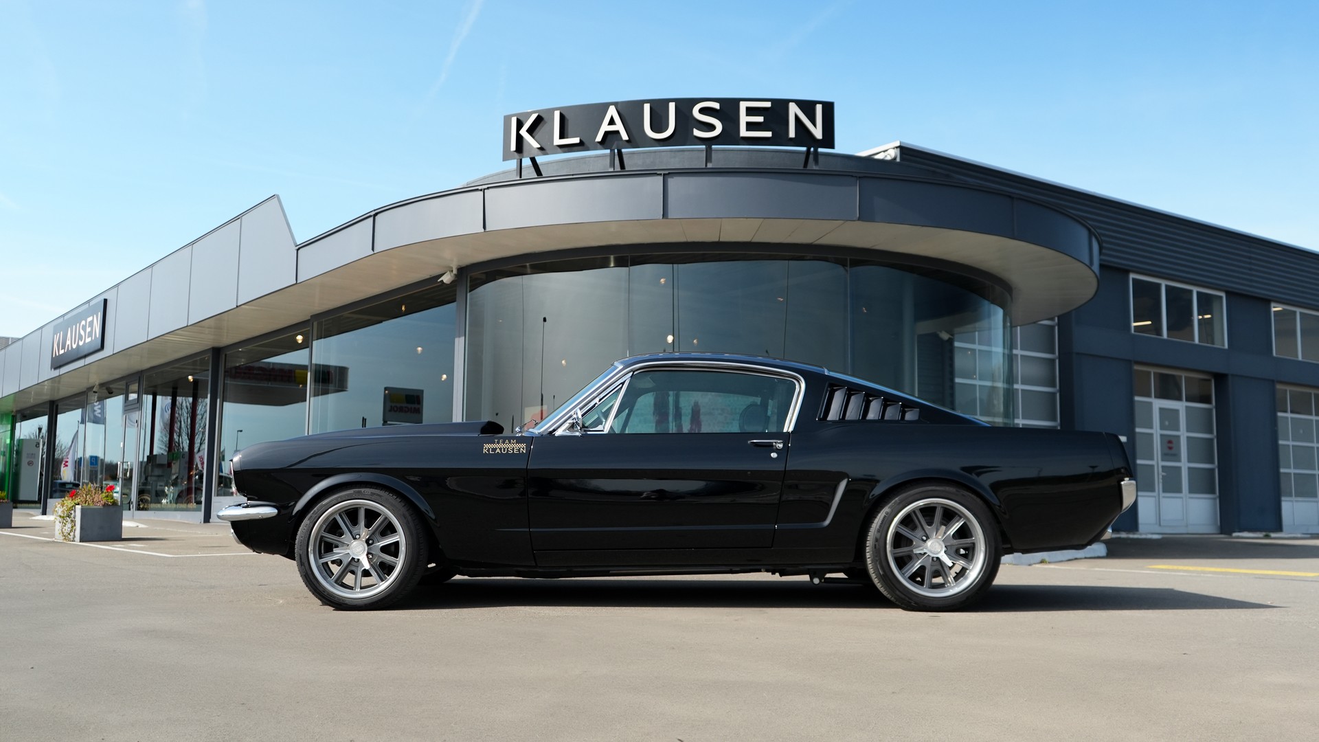 FORD MUSTANG Fastback Restomod-showroom-element-3