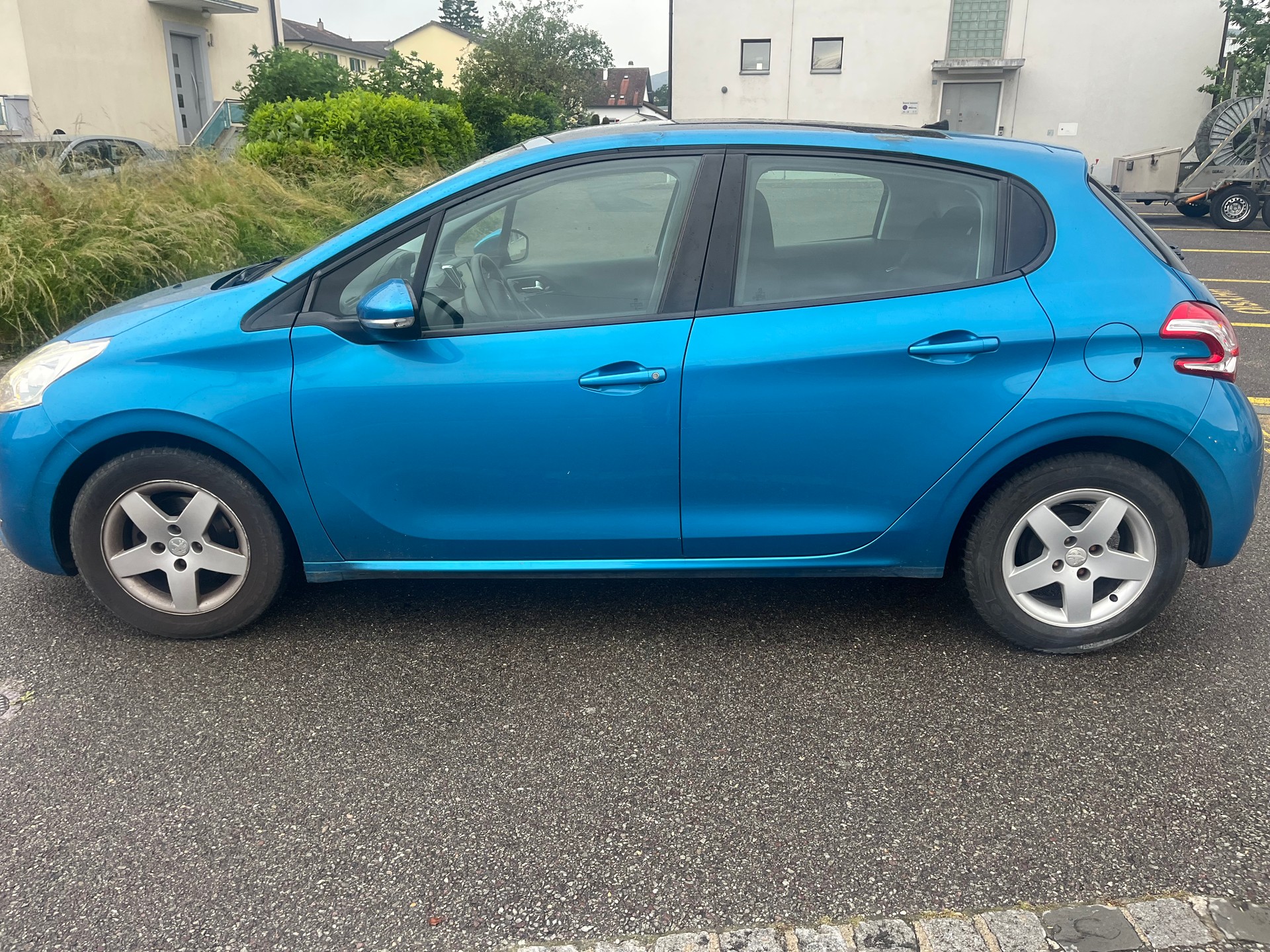 PEUGEOT 208 1.2 VTI Active-image-4