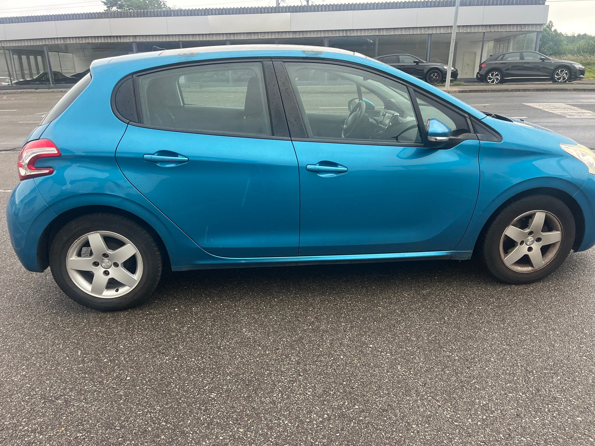PEUGEOT 208 1.2 VTI Active-image-2
