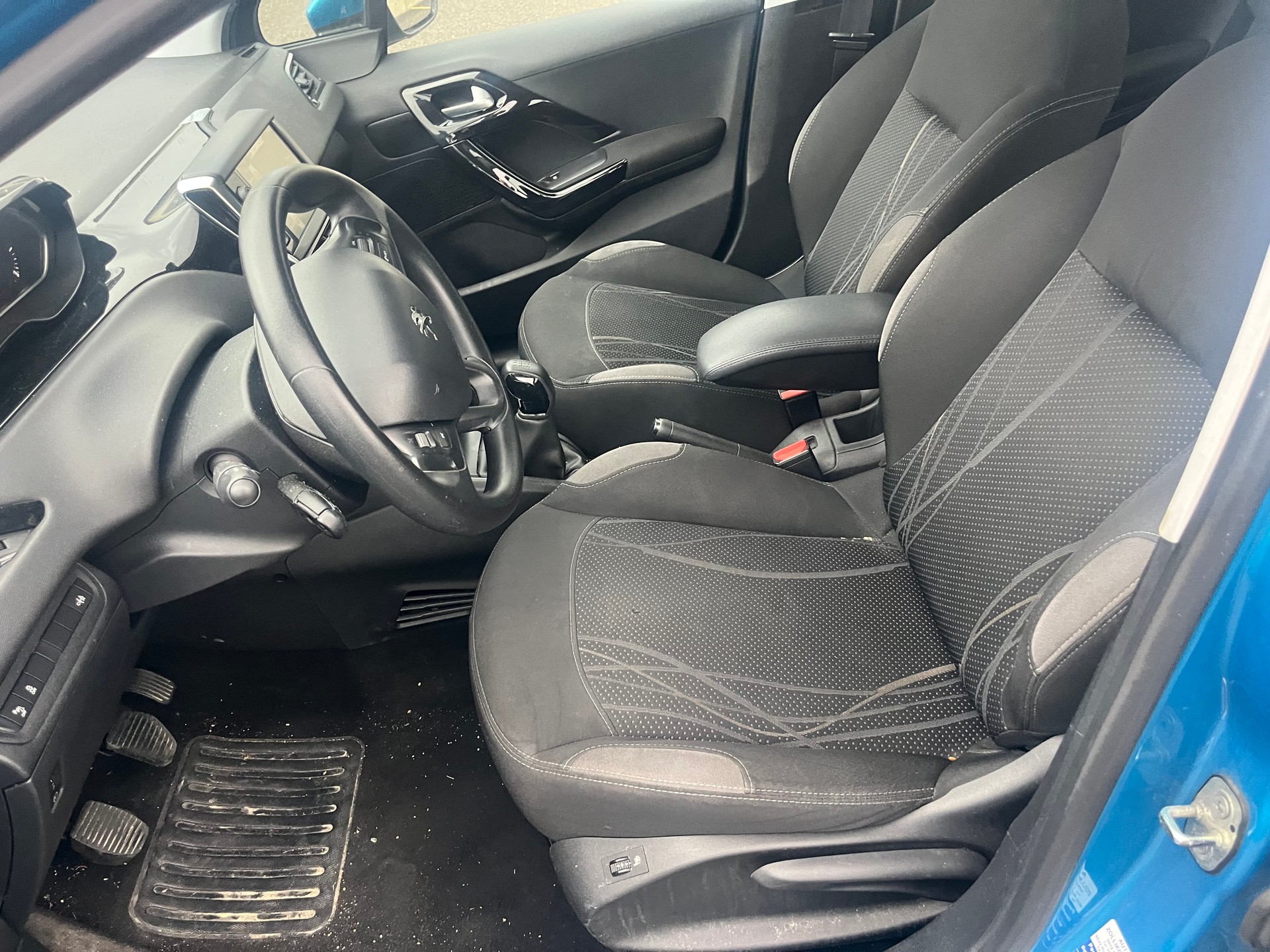 PEUGEOT 208 1.2 VTI Active-image-10
